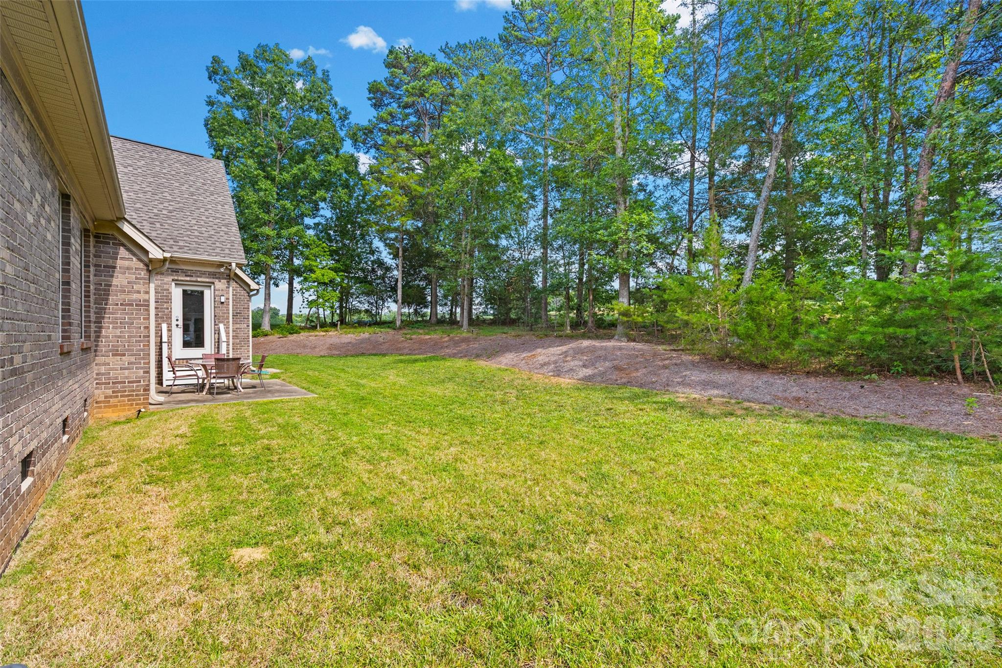 7748 Village Parkway — Locust