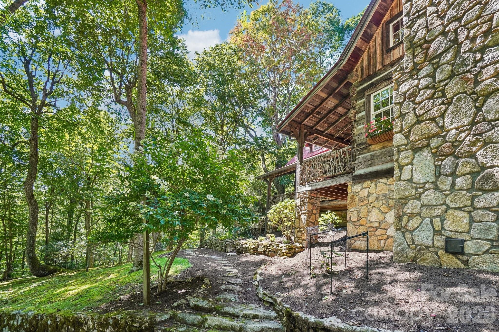 311 Wonderly Lane — Mars Hill