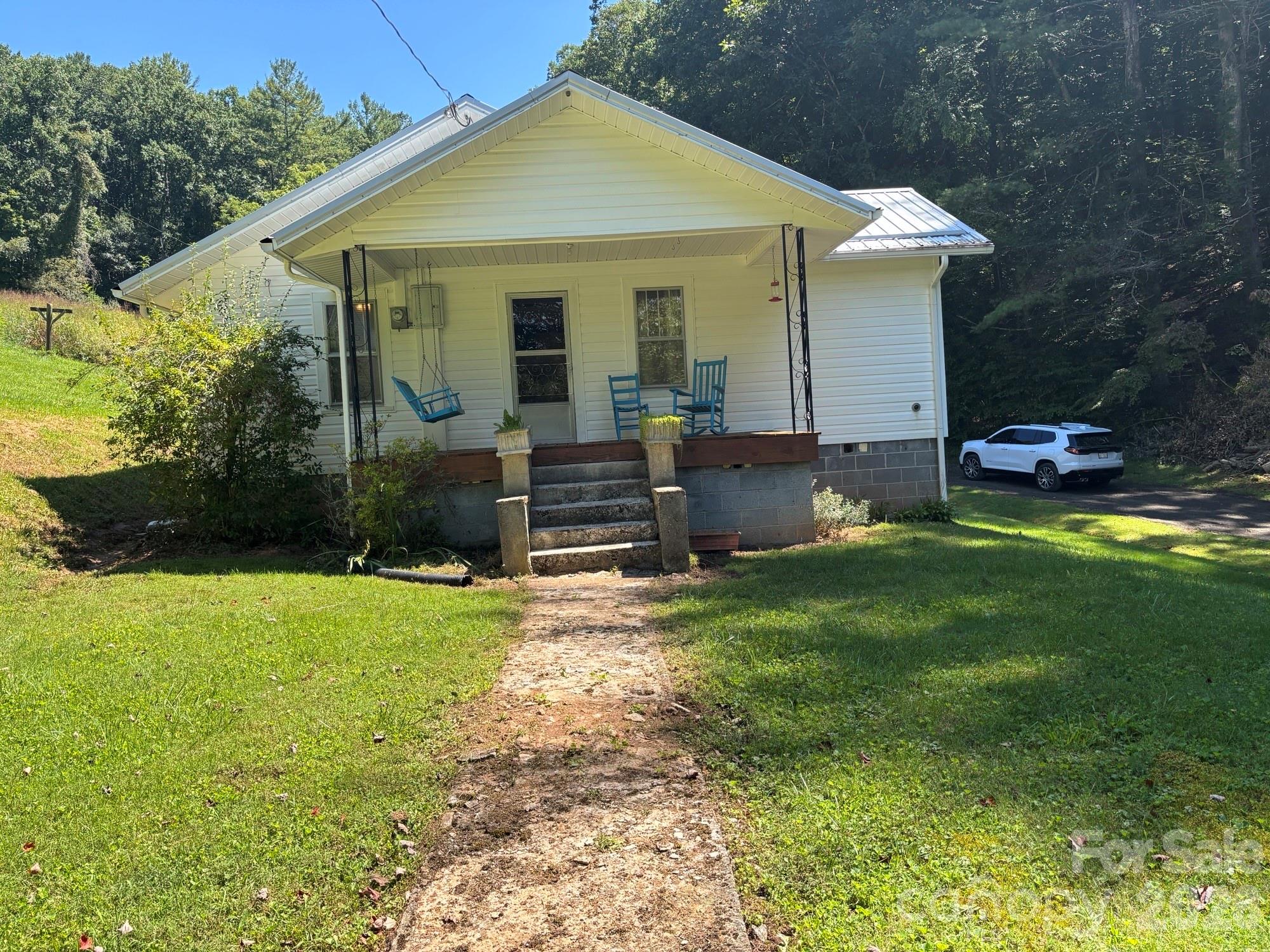 377 Sam Gouge Road — Bakersville