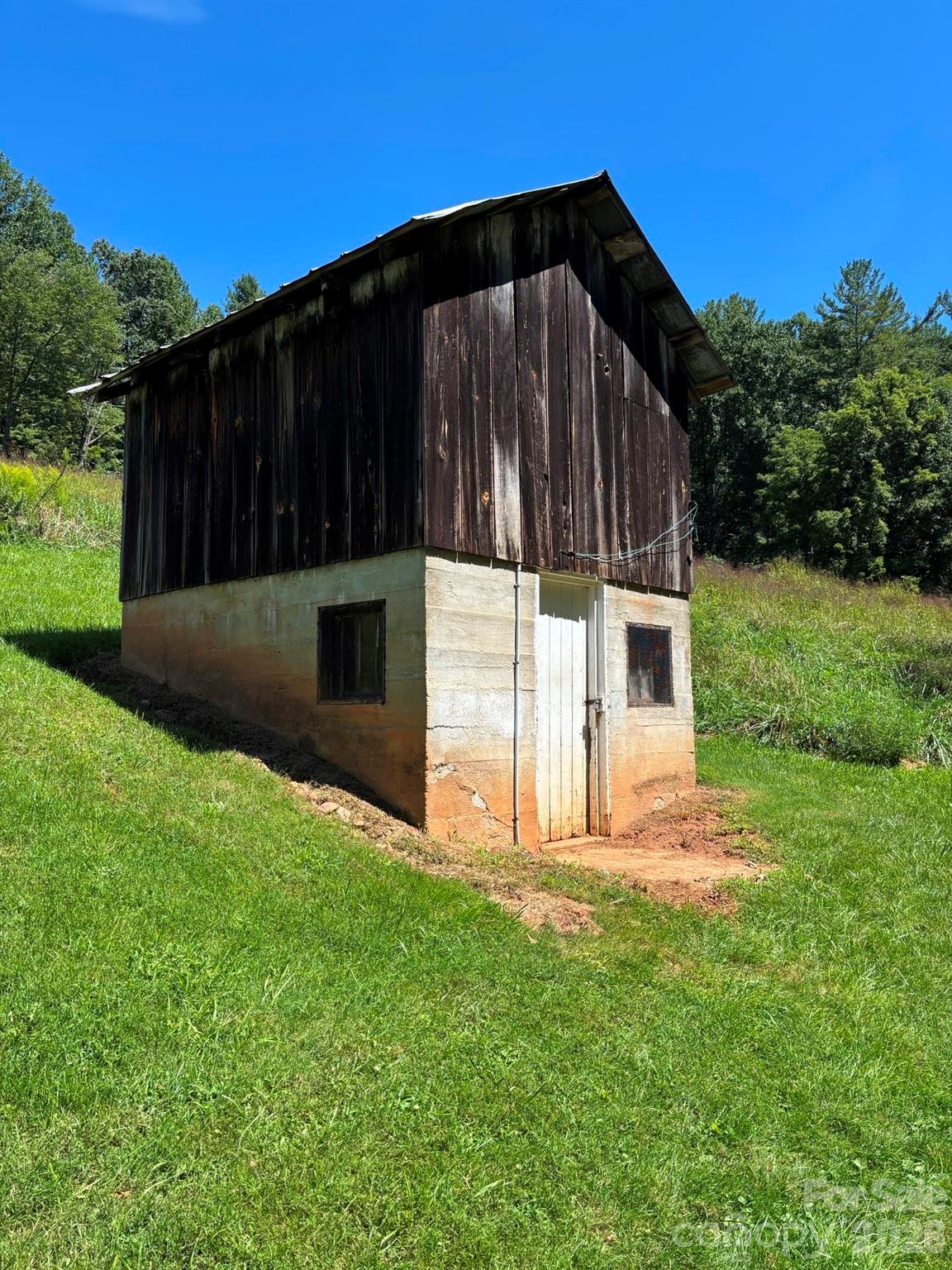377 Sam Gouge Road — Bakersville