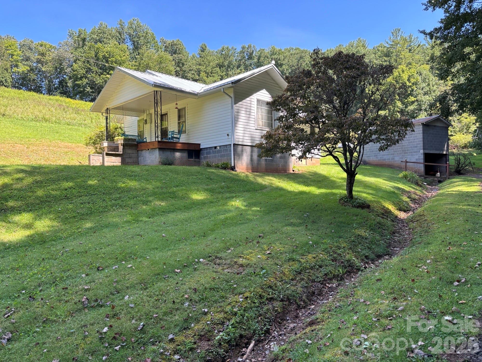 377 Sam Gouge Road — Bakersville