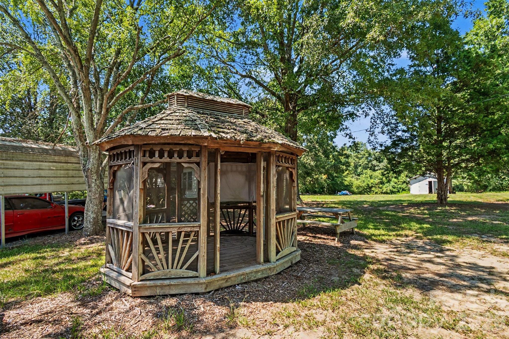 7218 Wolf Pond Road — Monroe