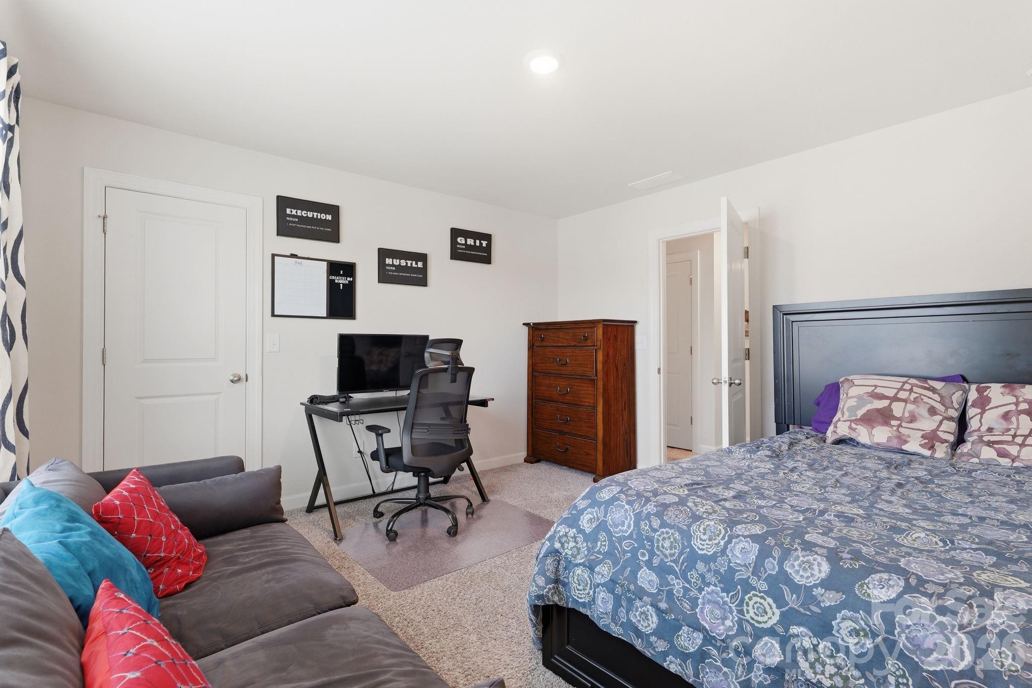 5012 Shadbush Road — Charlotte