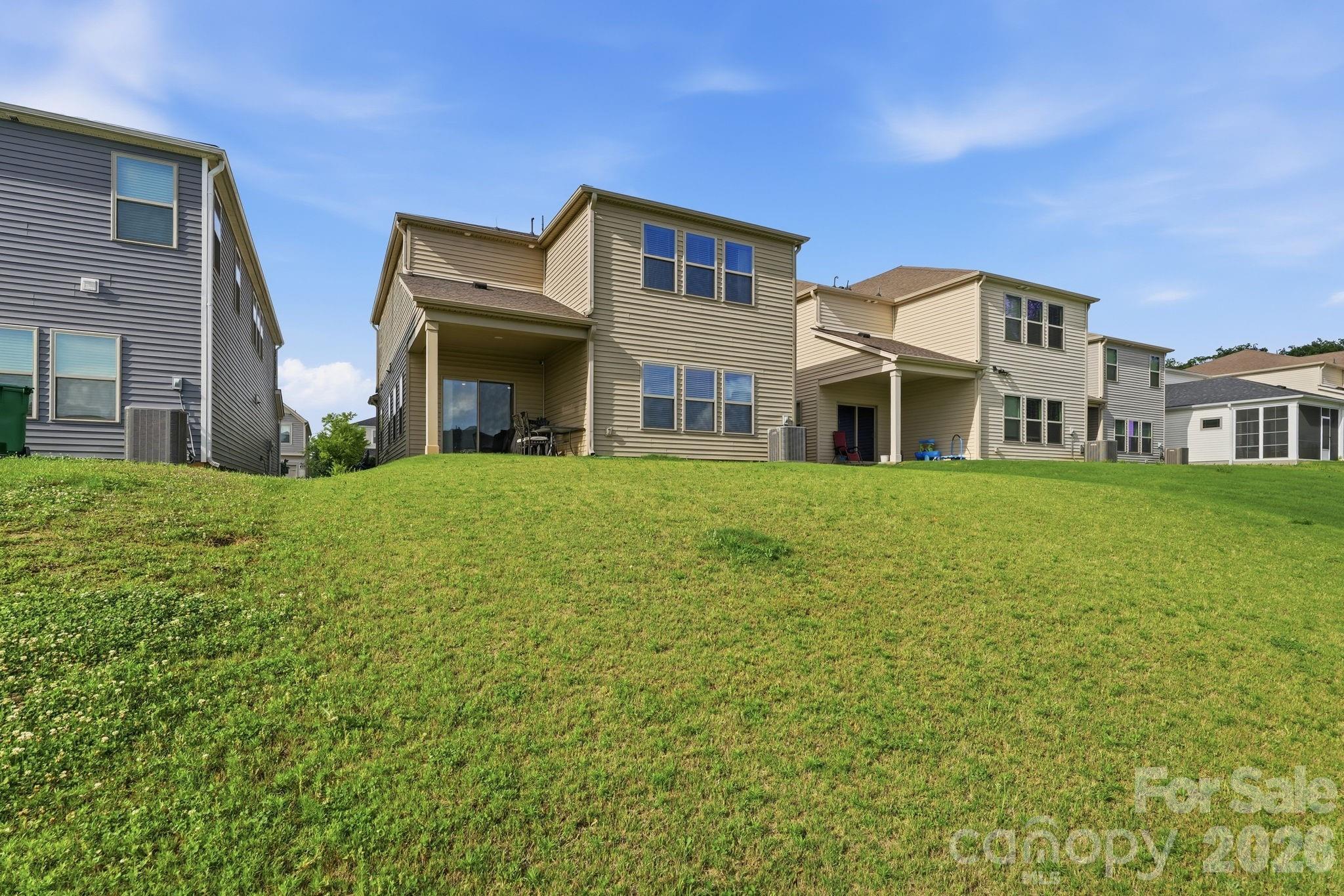 5012 Shadbush Road — Charlotte