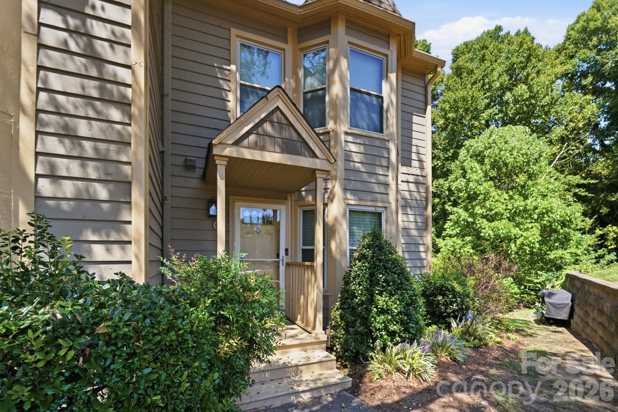 13820 Queens Harbor Road — Charlotte