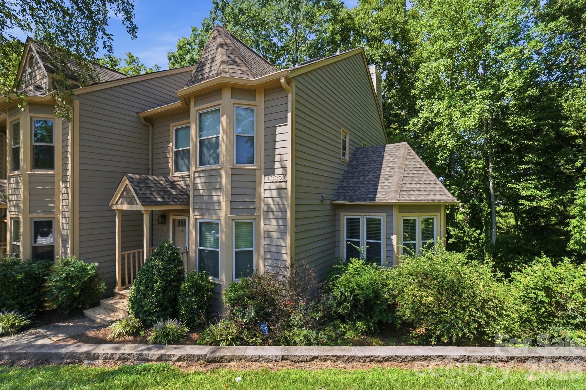 13820 Queens Harbor Road — Charlotte