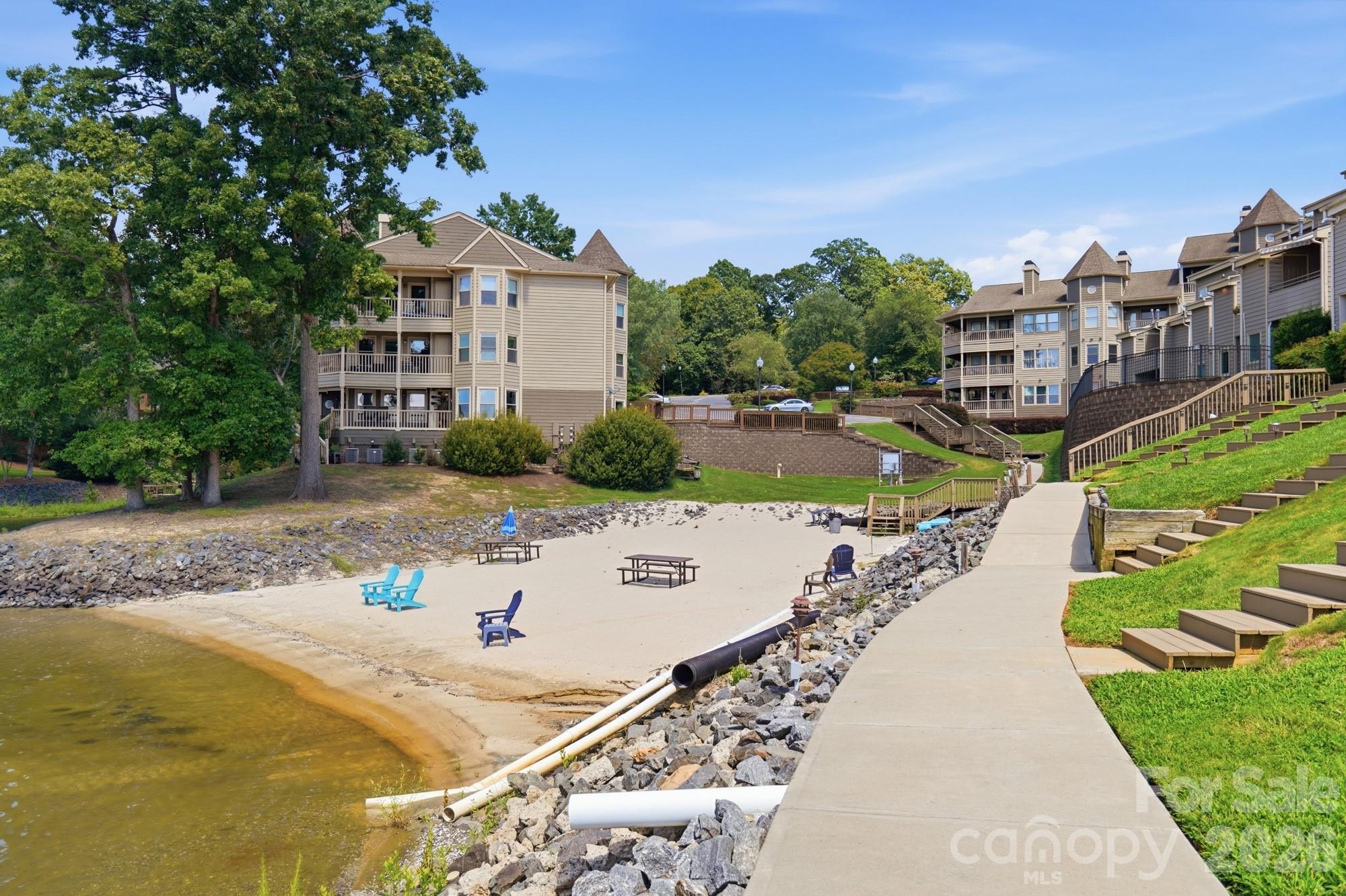 13820 Queens Harbor Road — Charlotte