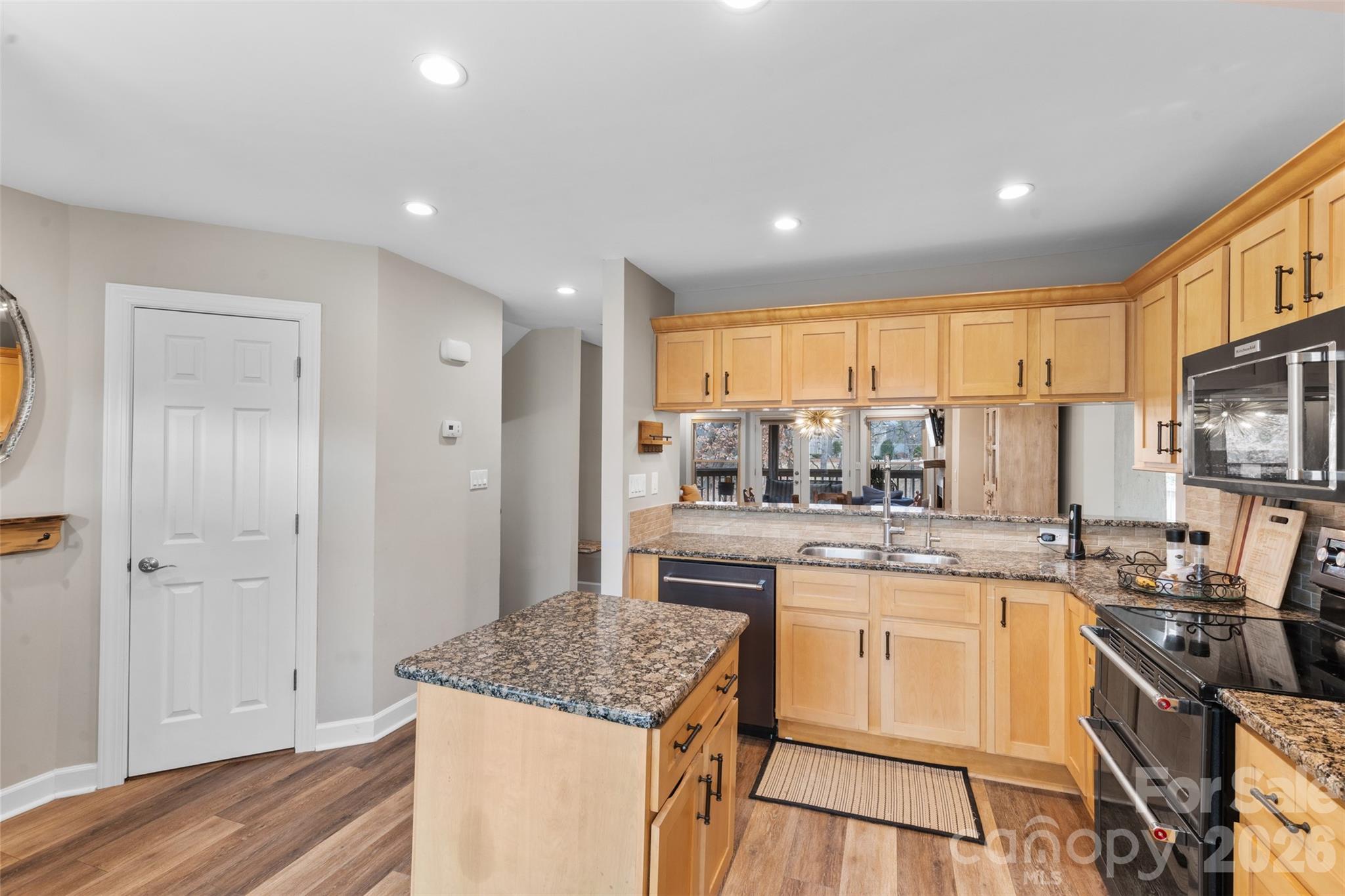 13820 Queens Harbor Road — Charlotte