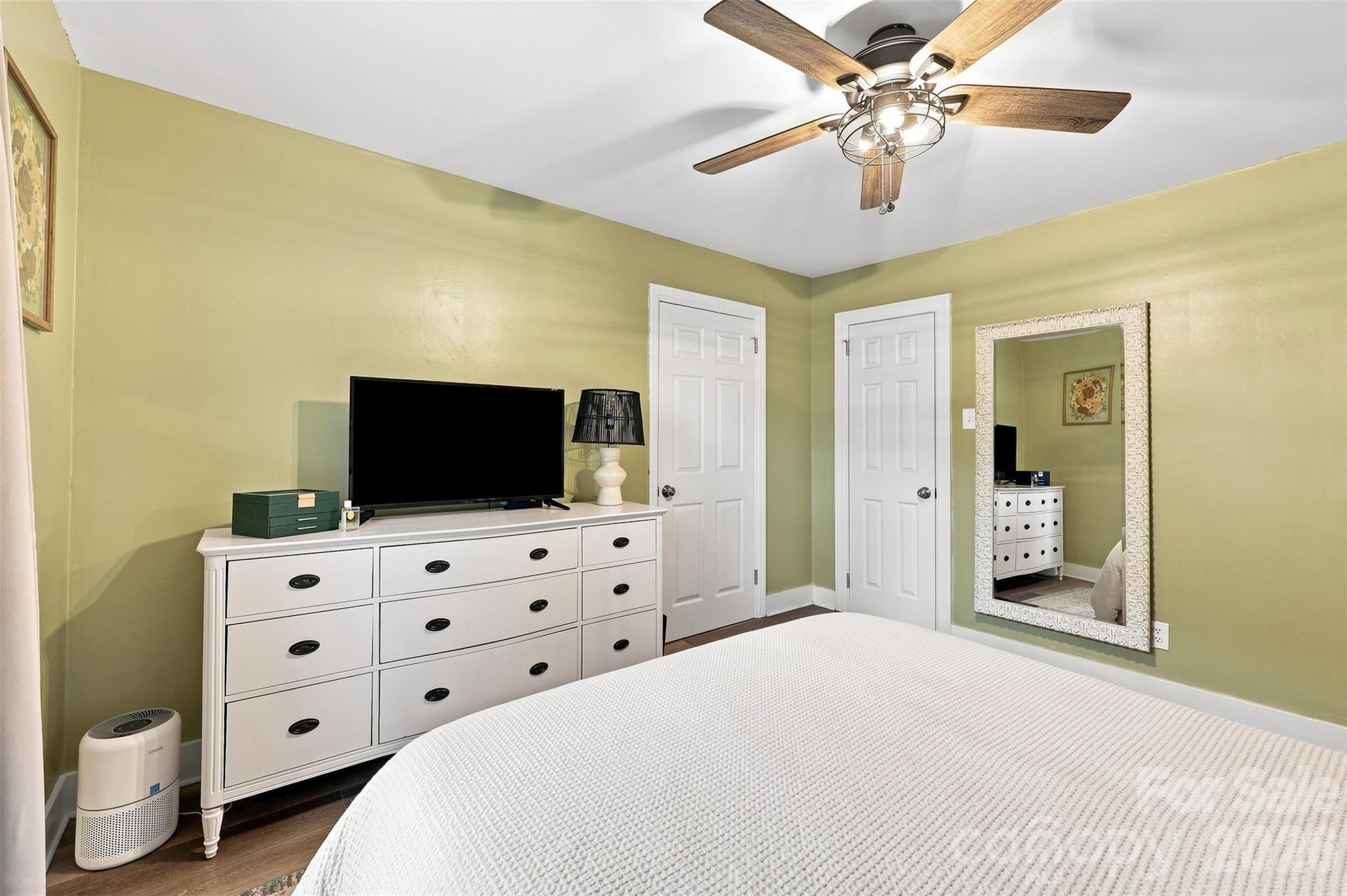 208 Barron Park — York