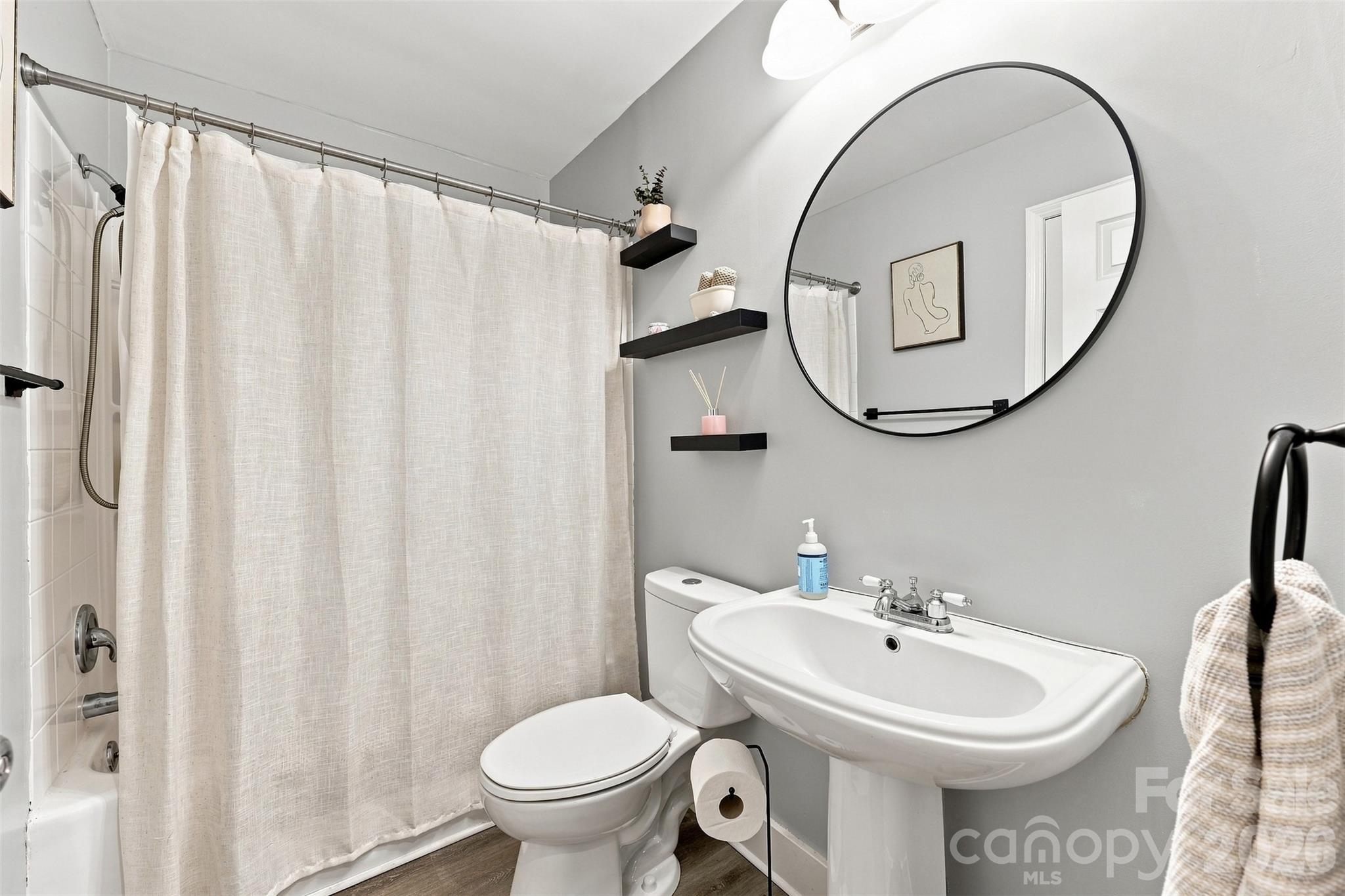 208 Barron Park — York