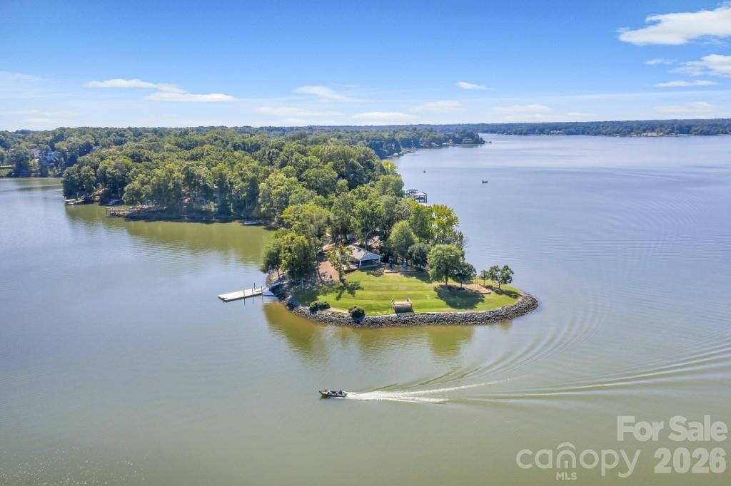 706 Deerbrook Lane — Tega Cay