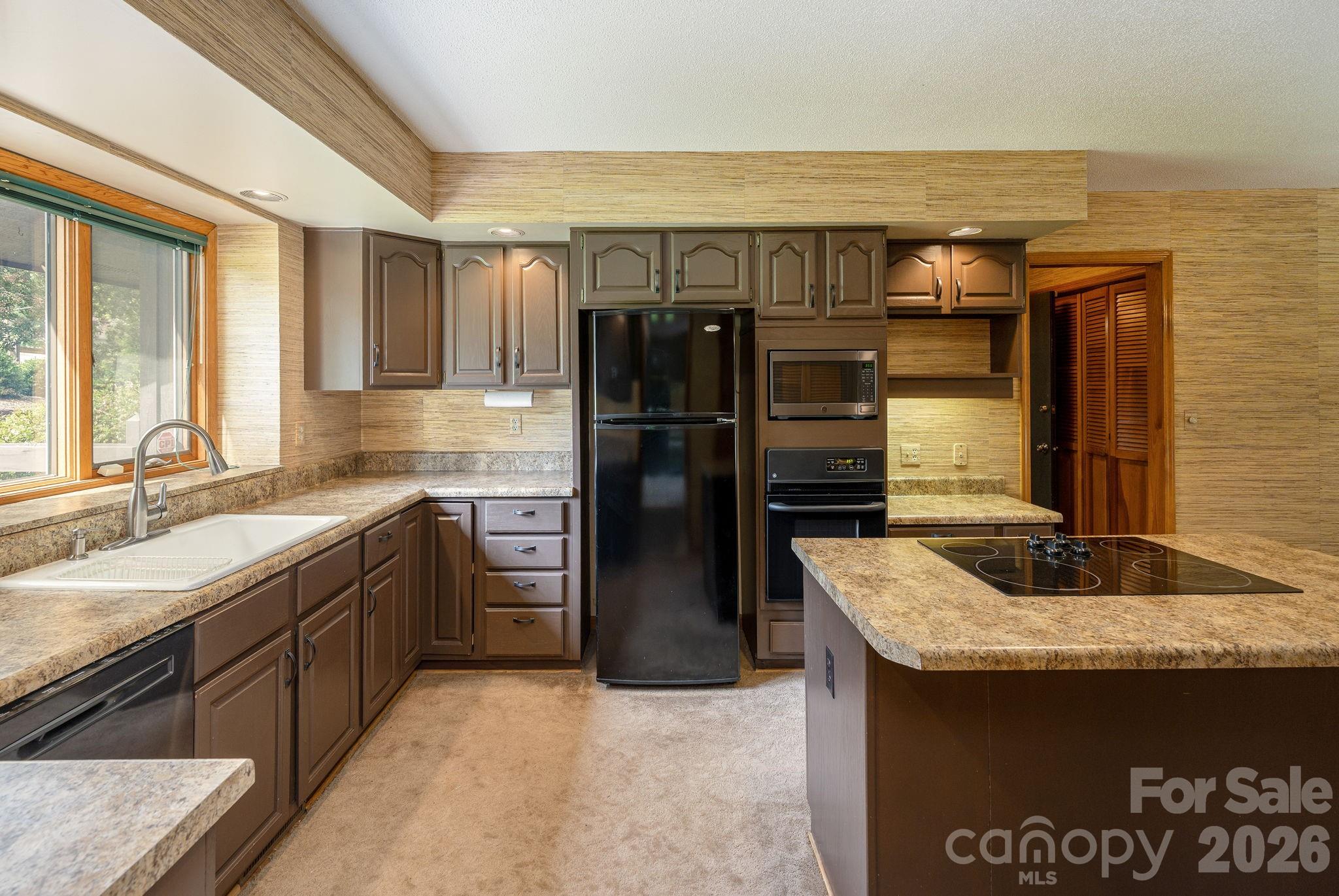 20 Spring Lake Drive — Mills River