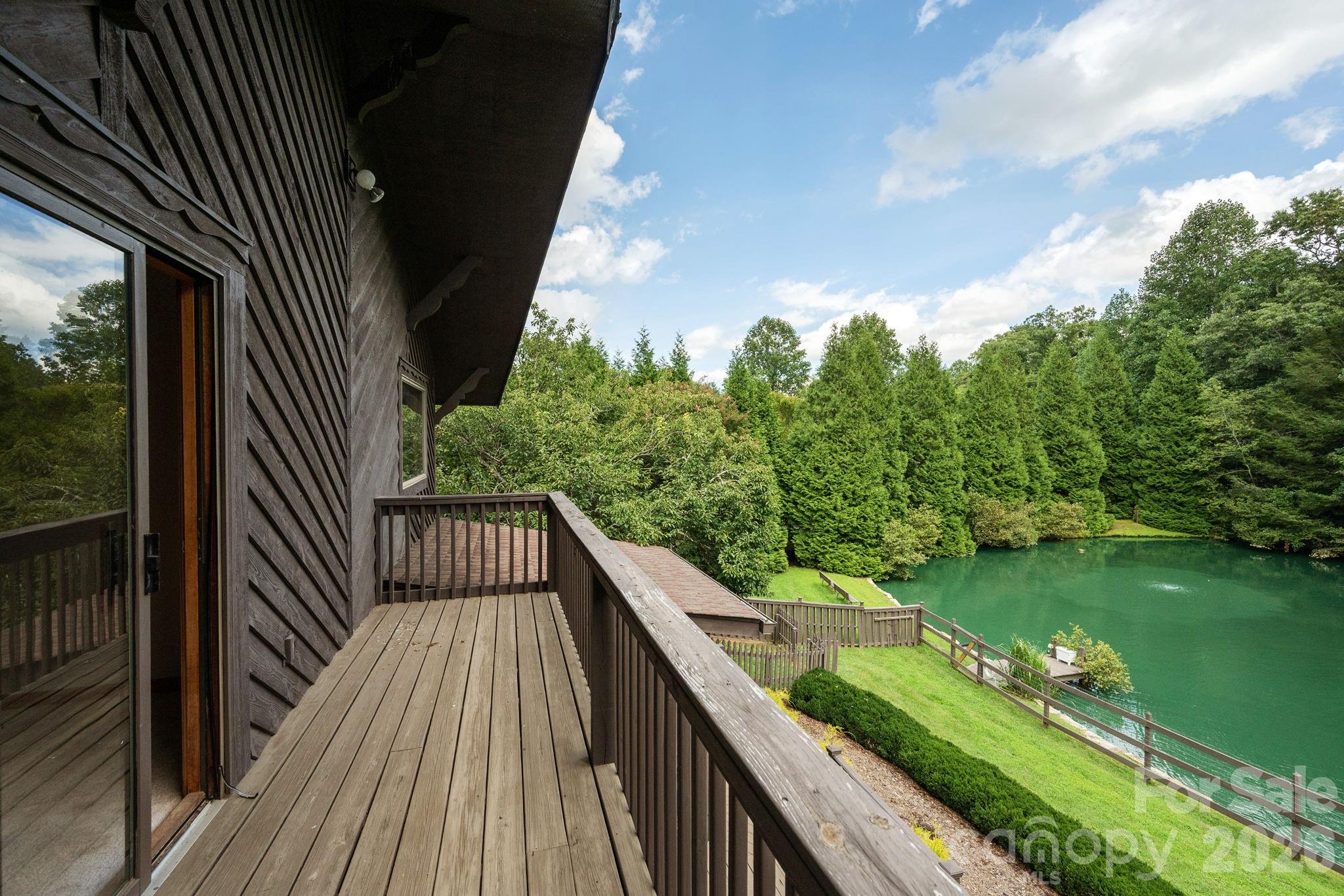 20 Spring Lake Drive — Mills River