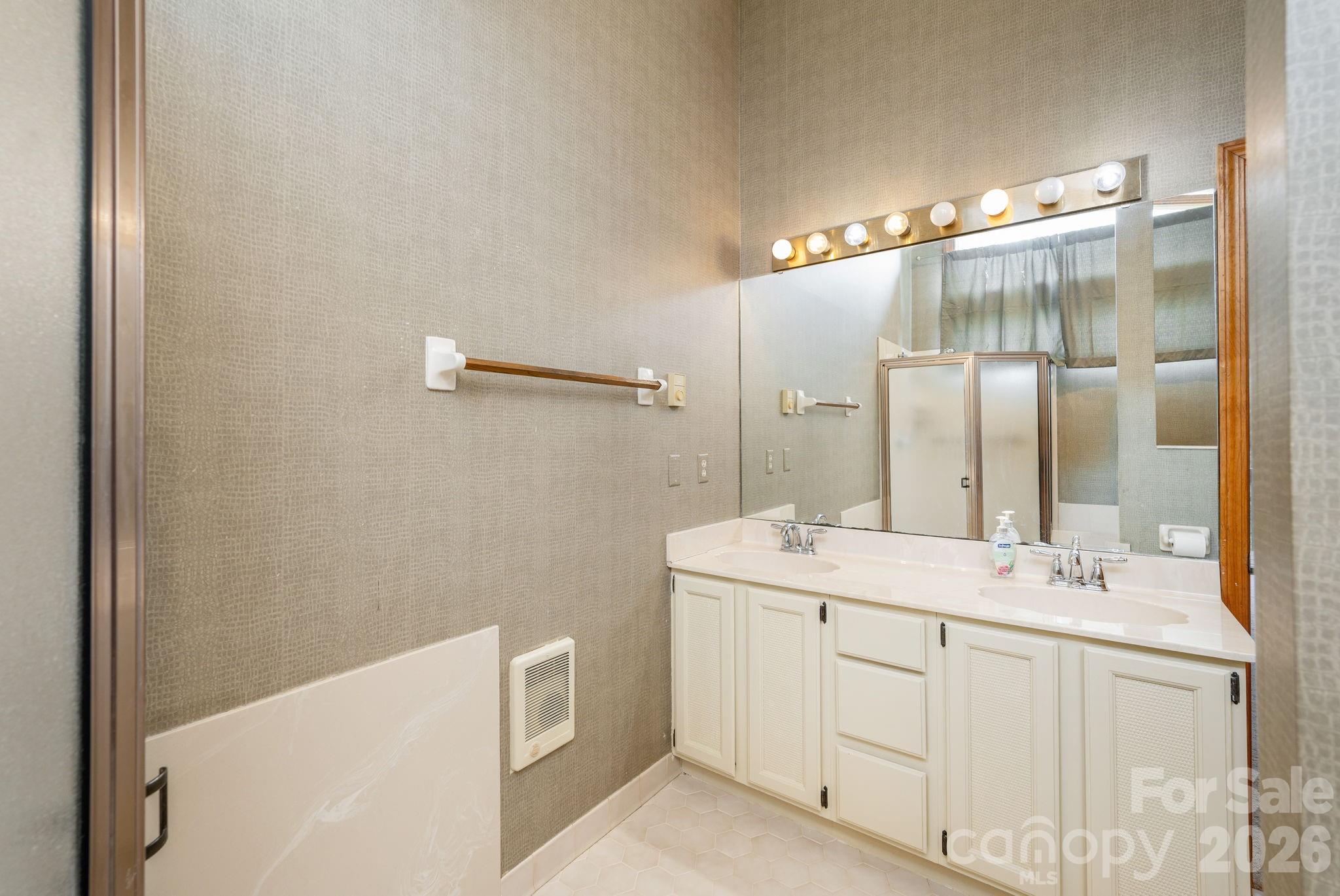20 Spring Lake Drive — Mills River