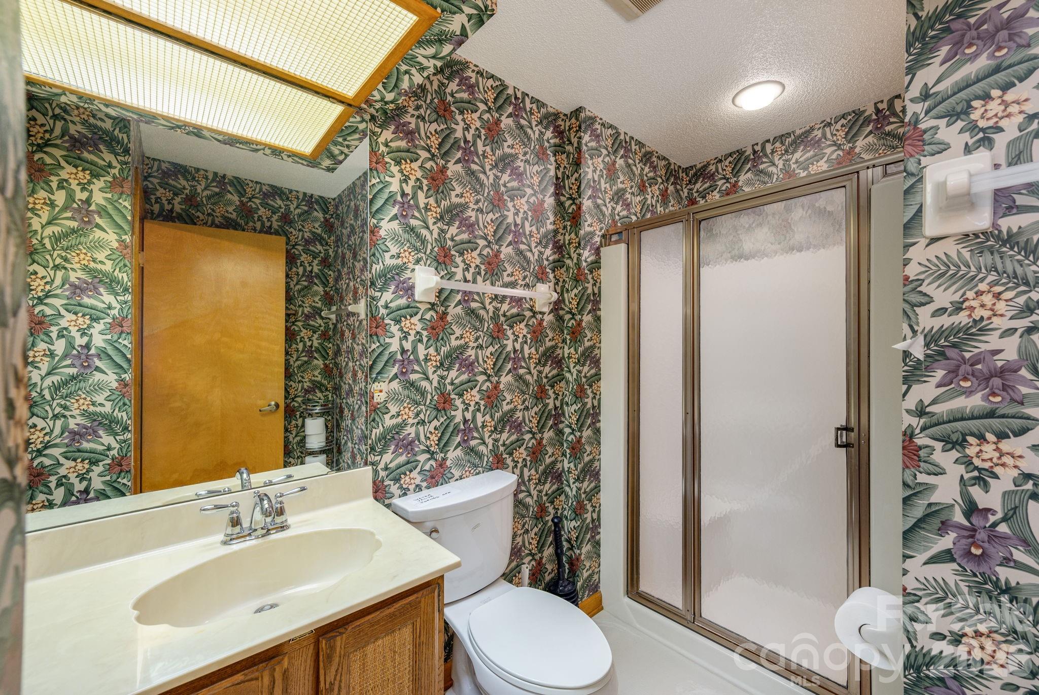 20 Spring Lake Drive — Mills River