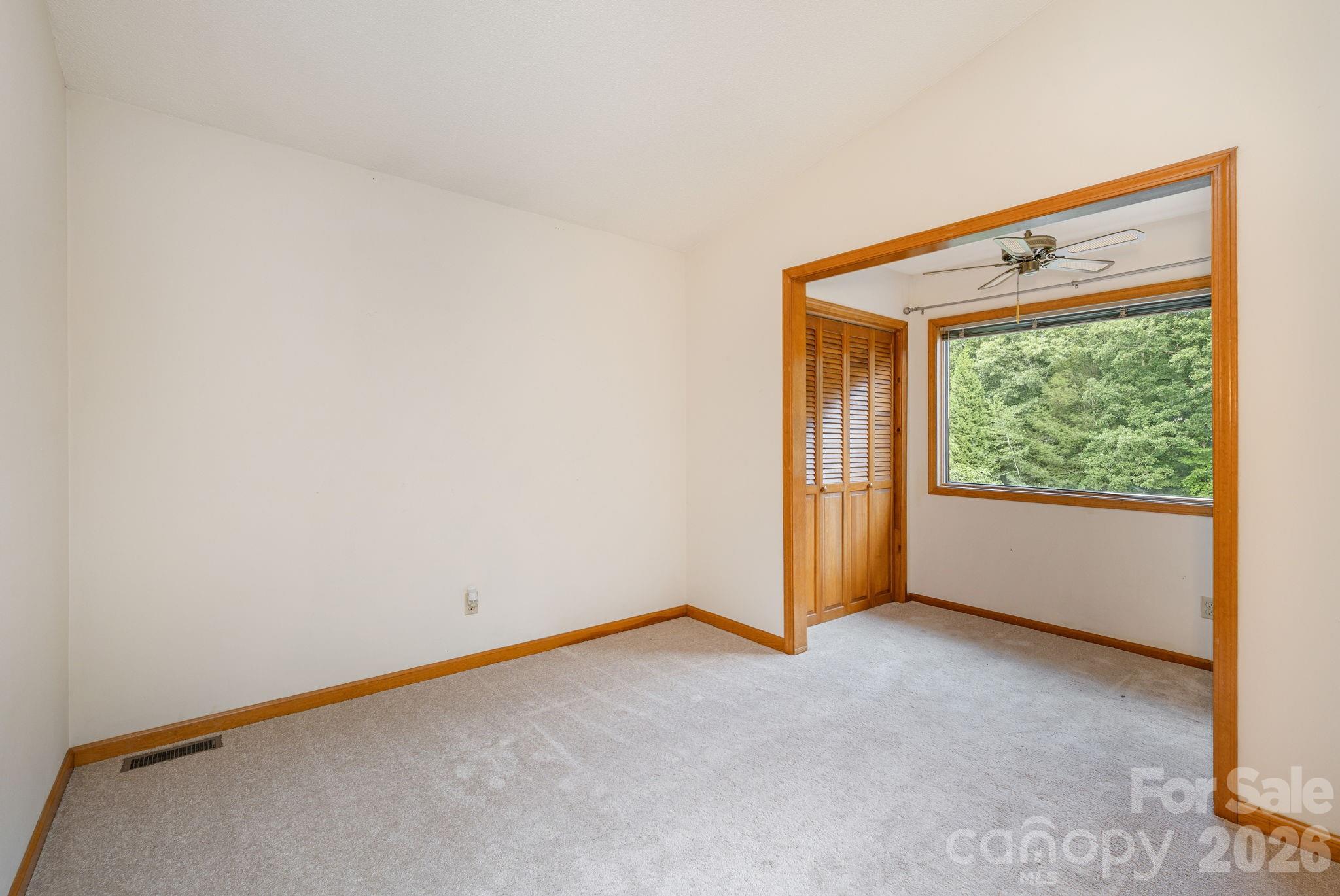20 Spring Lake Drive — Mills River