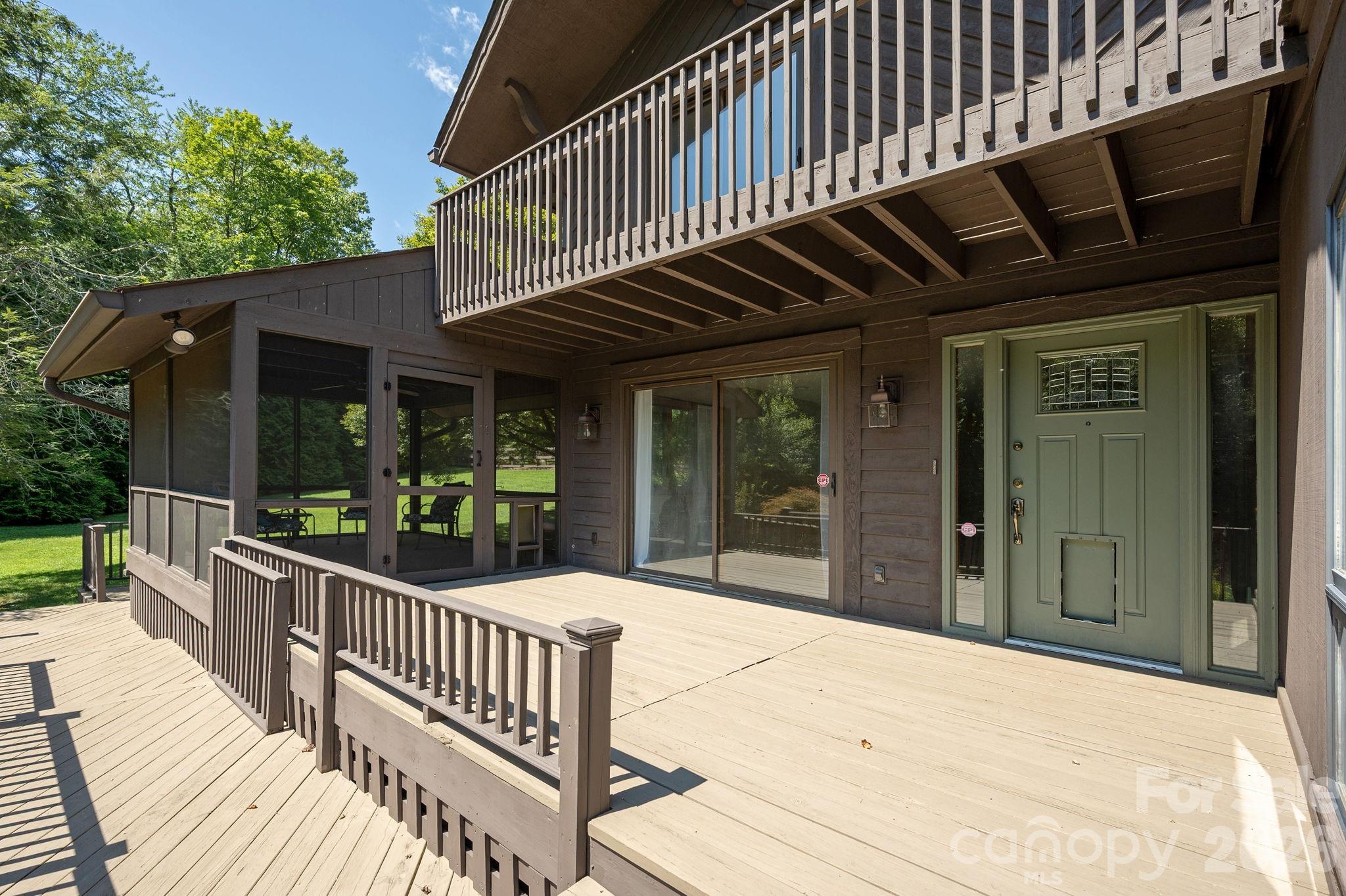 20 Spring Lake Drive — Mills River