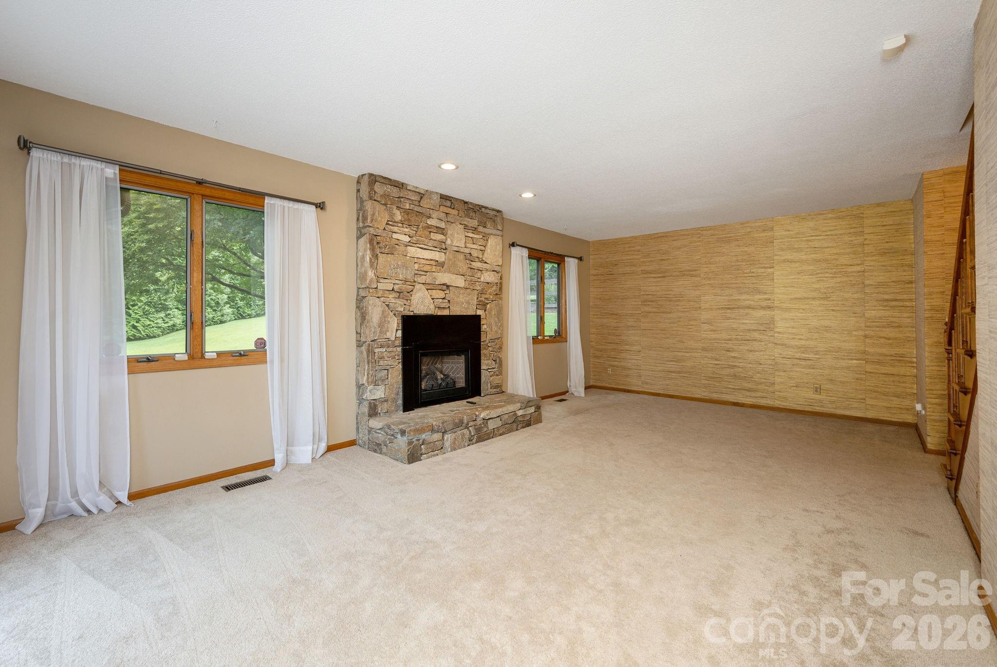20 Spring Lake Drive — Mills River
