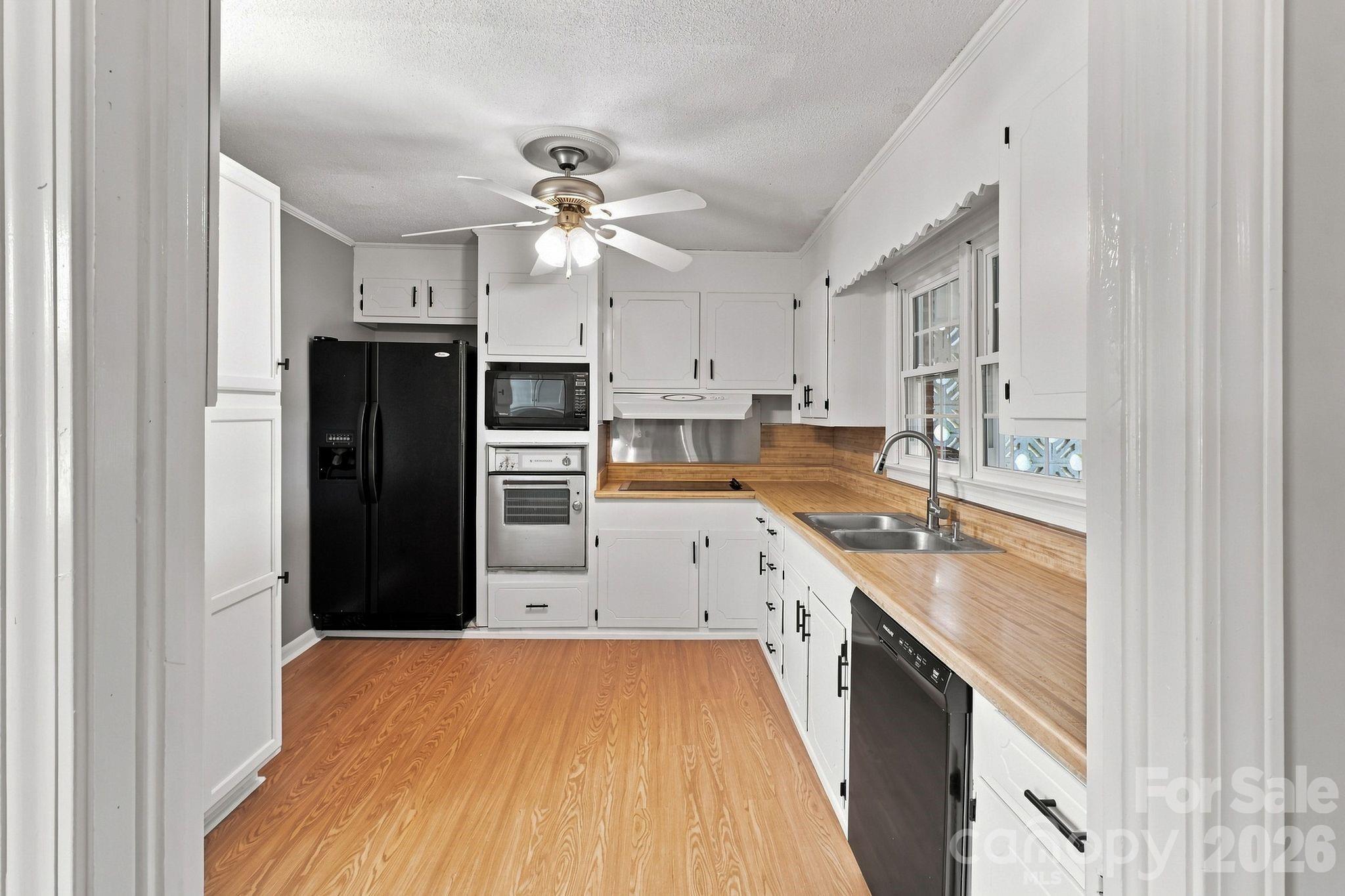 1664 Chase High Road — Forest City