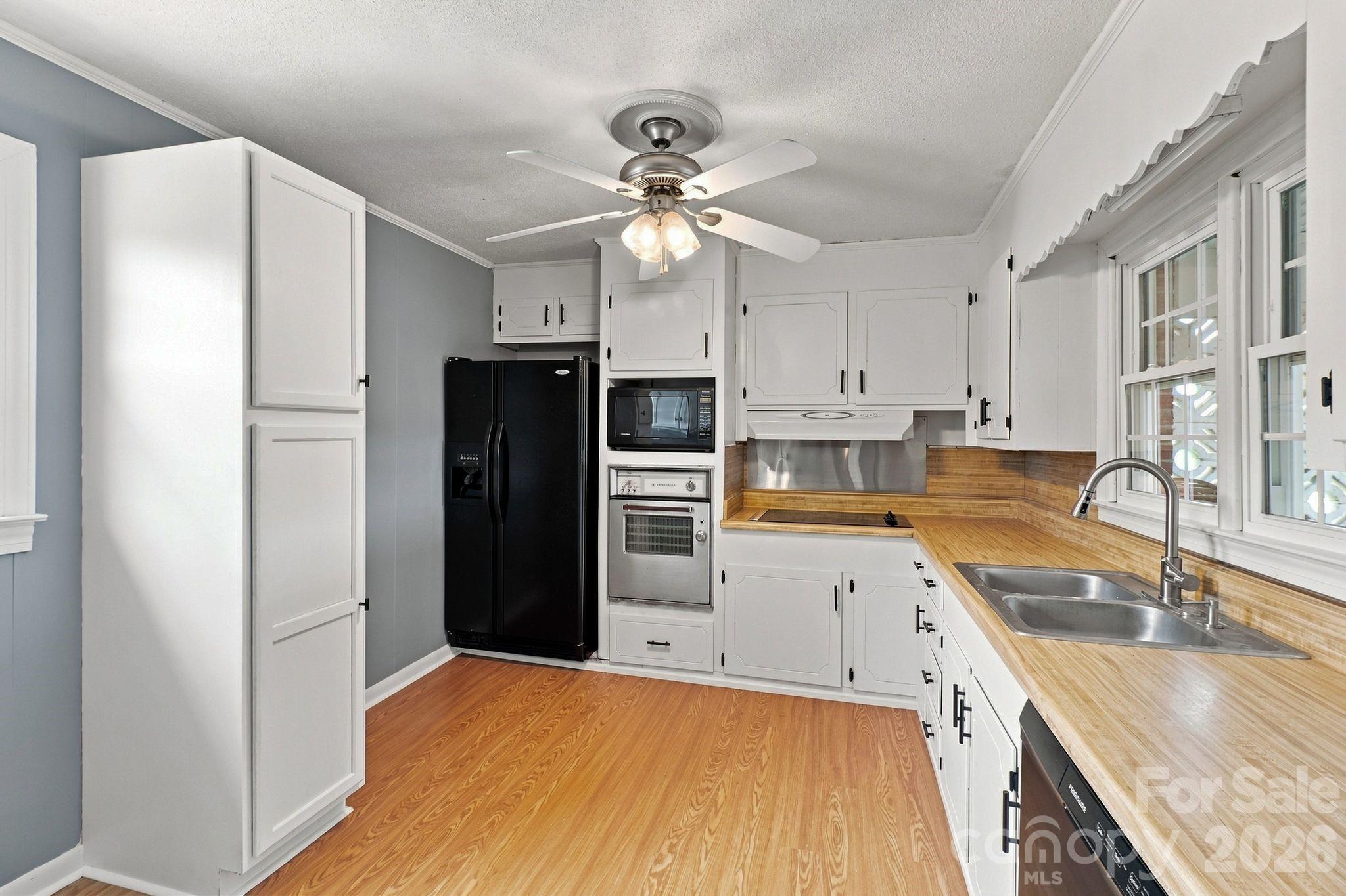 1664 Chase High Road — Forest City