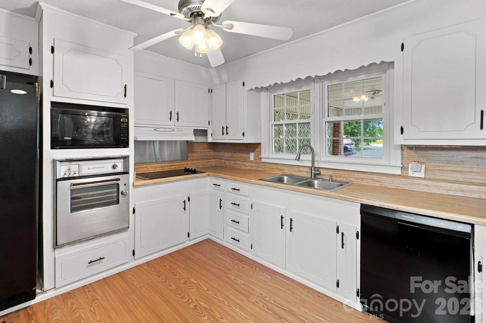 1664 Chase High Road — Forest City