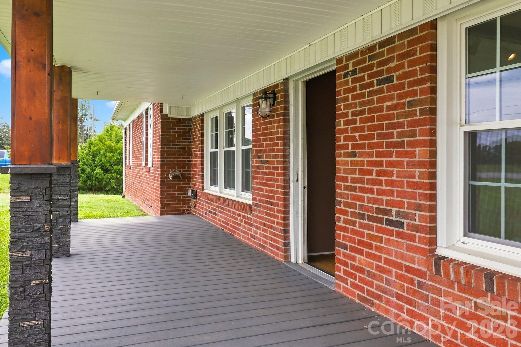 1664 Chase High Road — Forest City