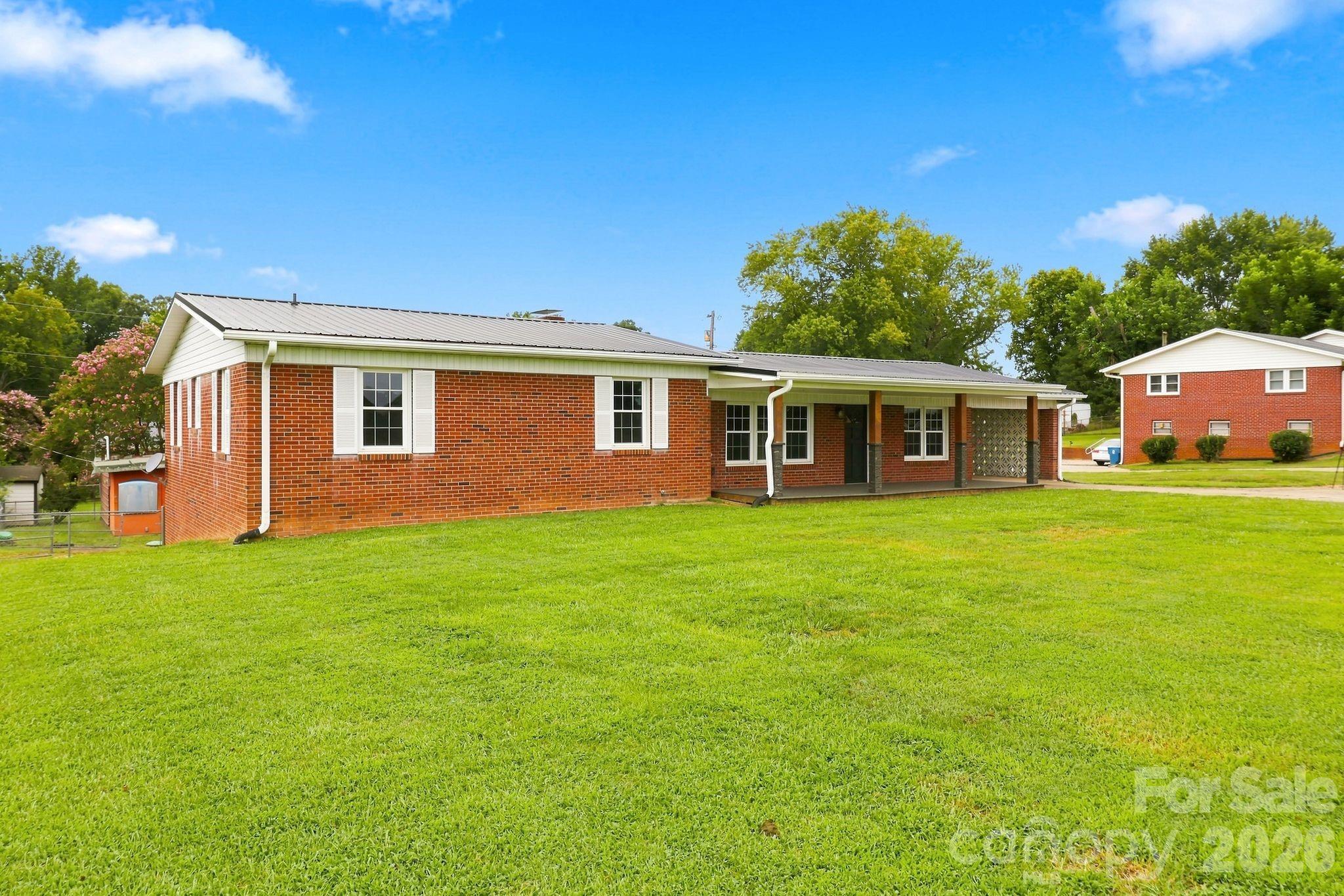 1664 Chase High Road — Forest City