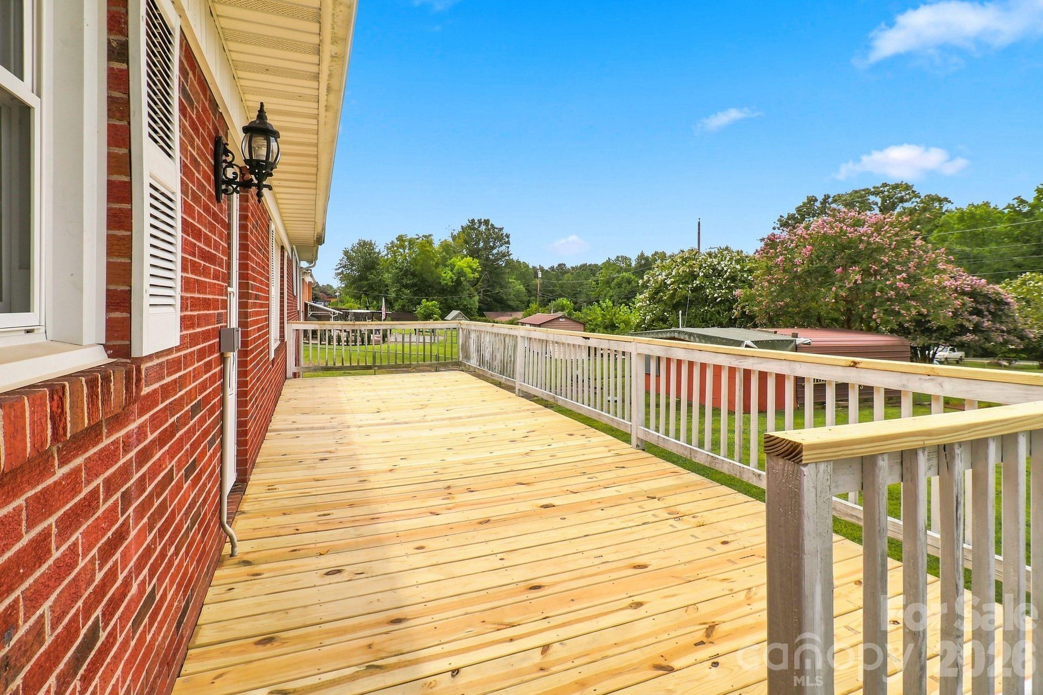 1664 Chase High Road — Forest City