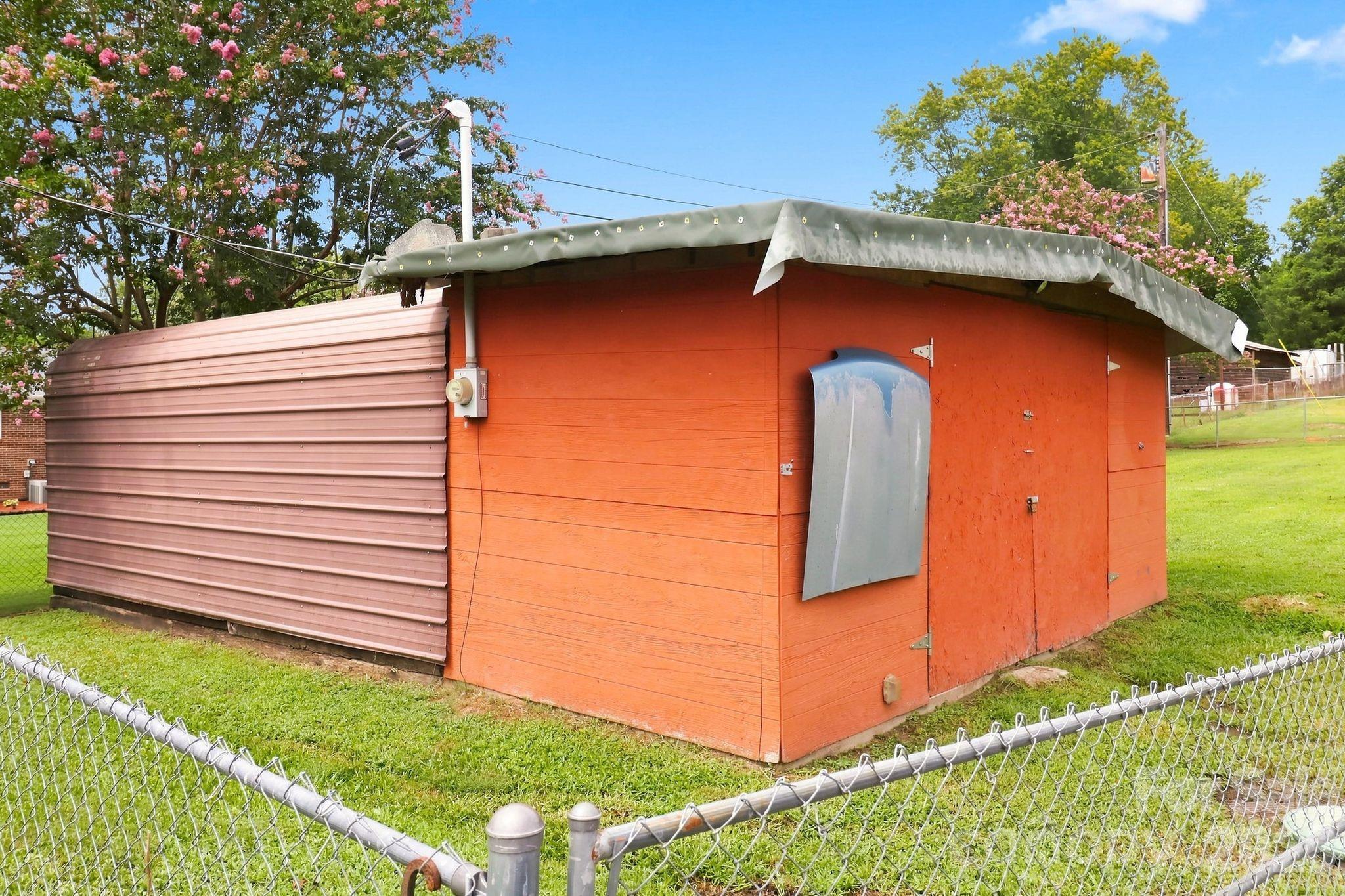 1664 Chase High Road — Forest City