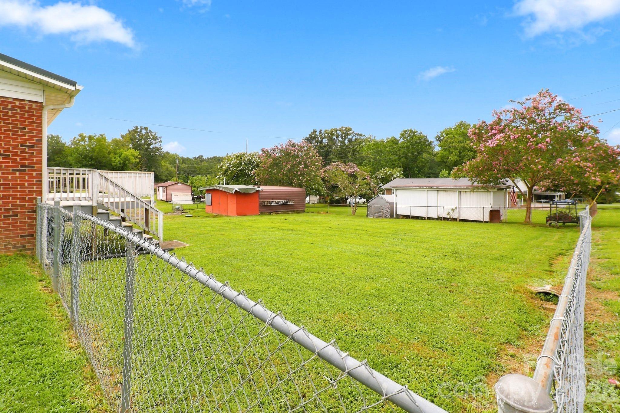 1664 Chase High Road — Forest City