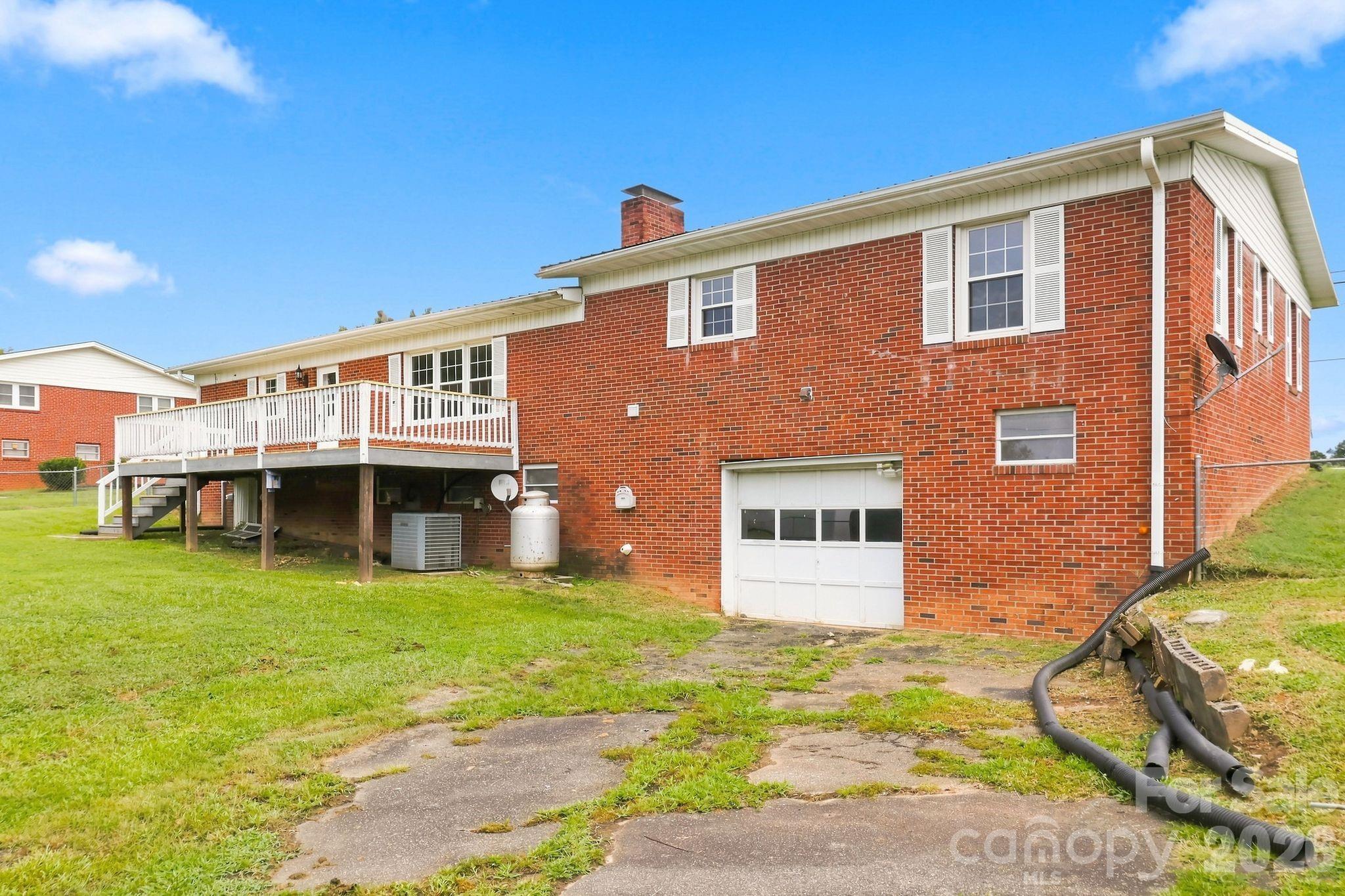 1664 Chase High Road — Forest City