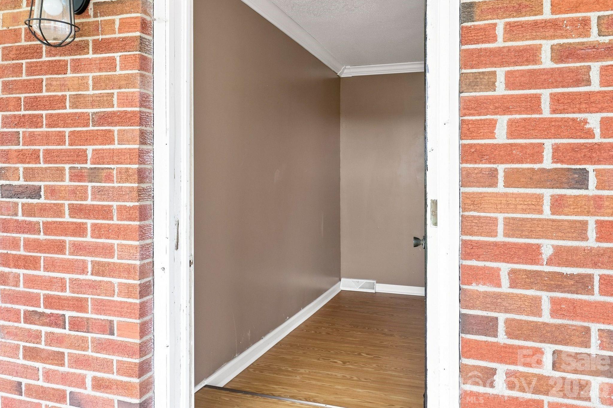 1664 Chase High Road — Forest City