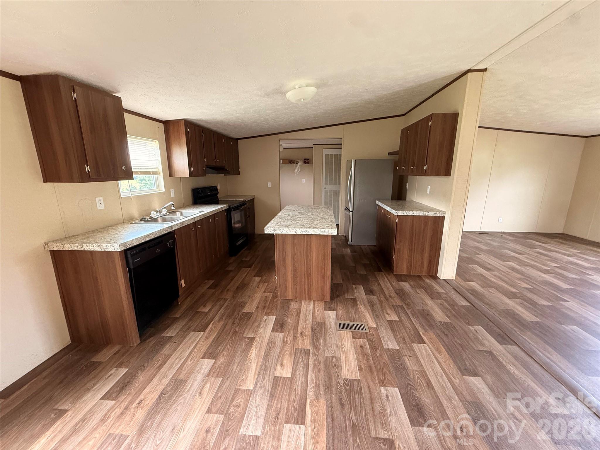37 Mossy Brook Trail — Hendersonville