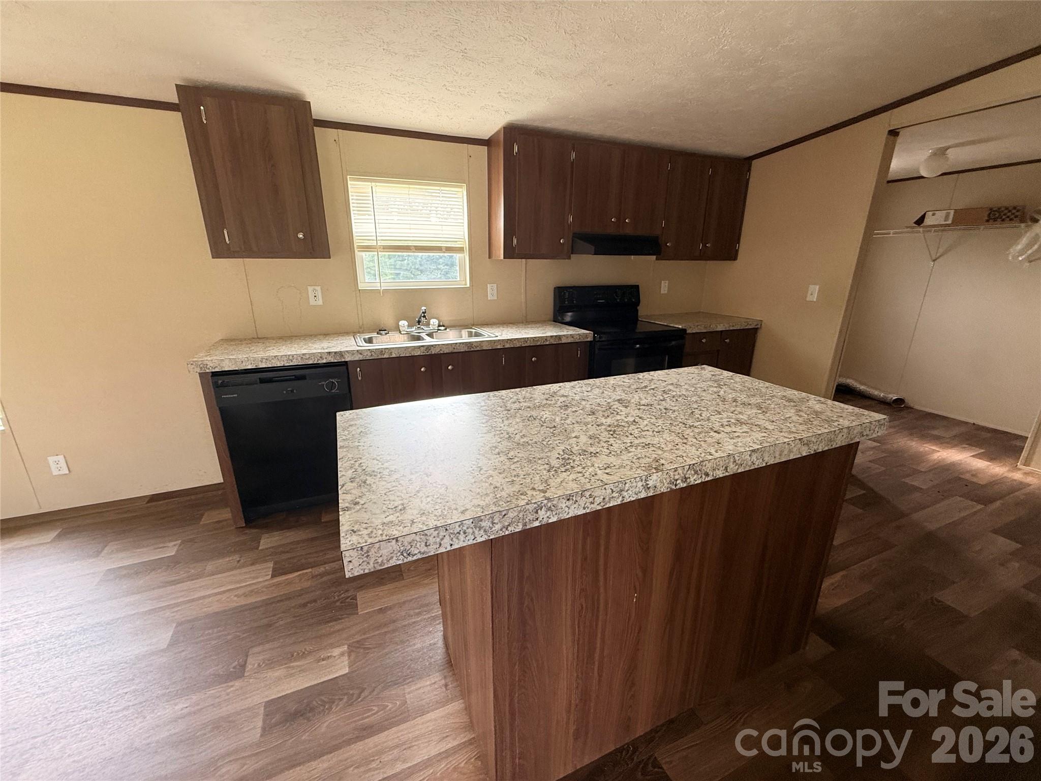 37 Mossy Brook Trail — Hendersonville