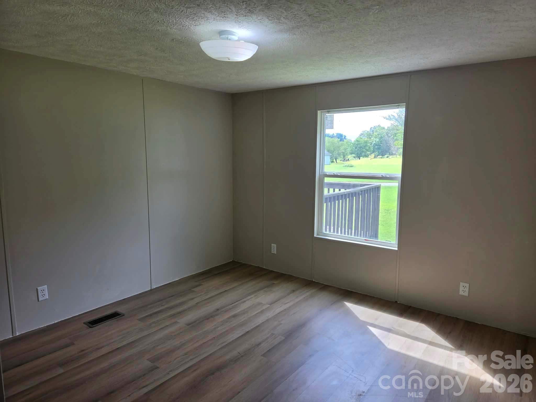 37 Mossy Brook Trail — Hendersonville