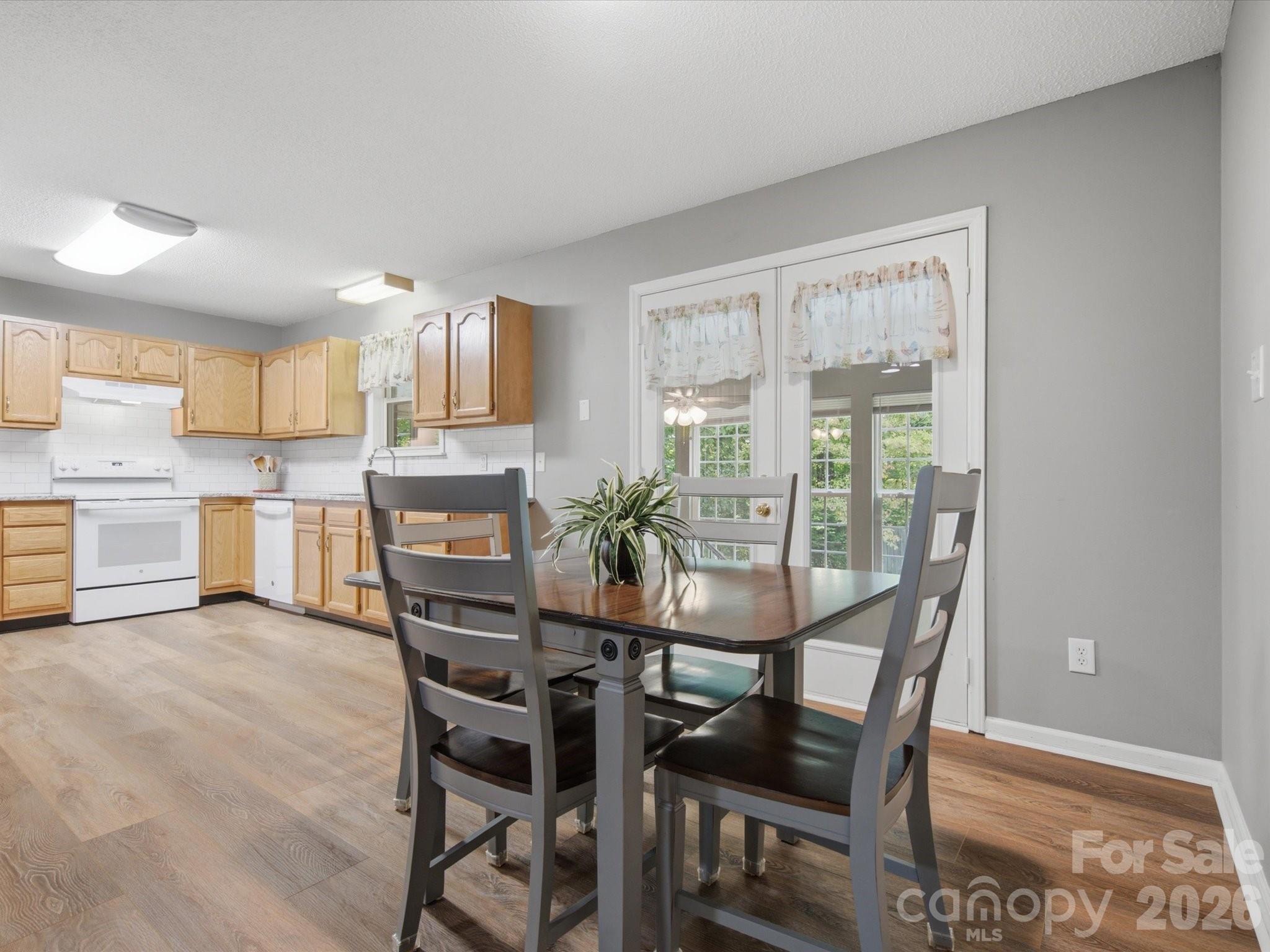 155 S Grandview Road — Clover