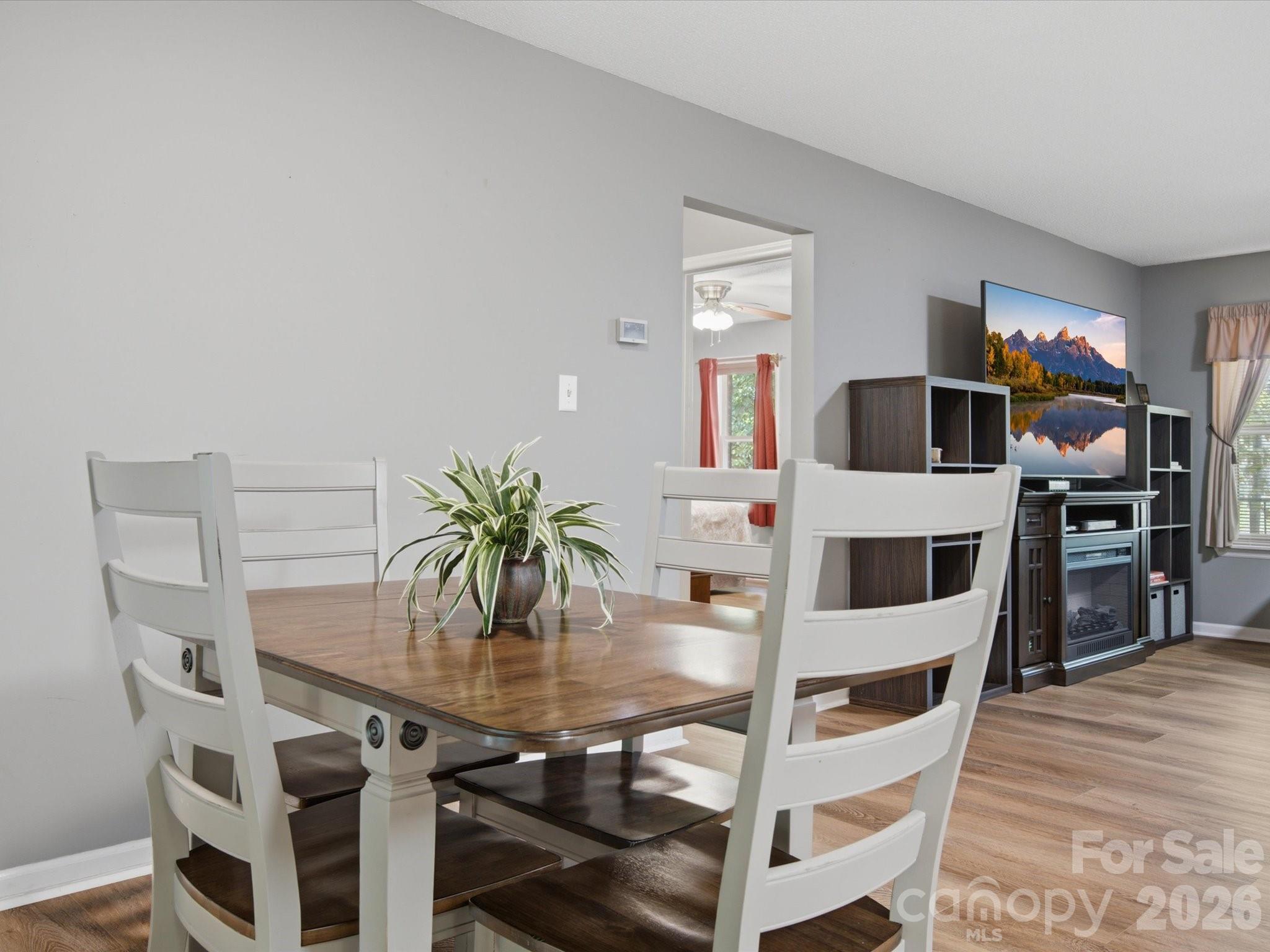 155 S Grandview Road — Clover