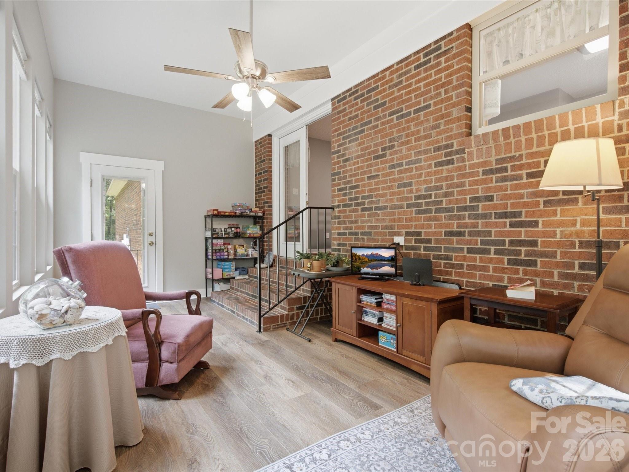 155 S Grandview Road — Clover