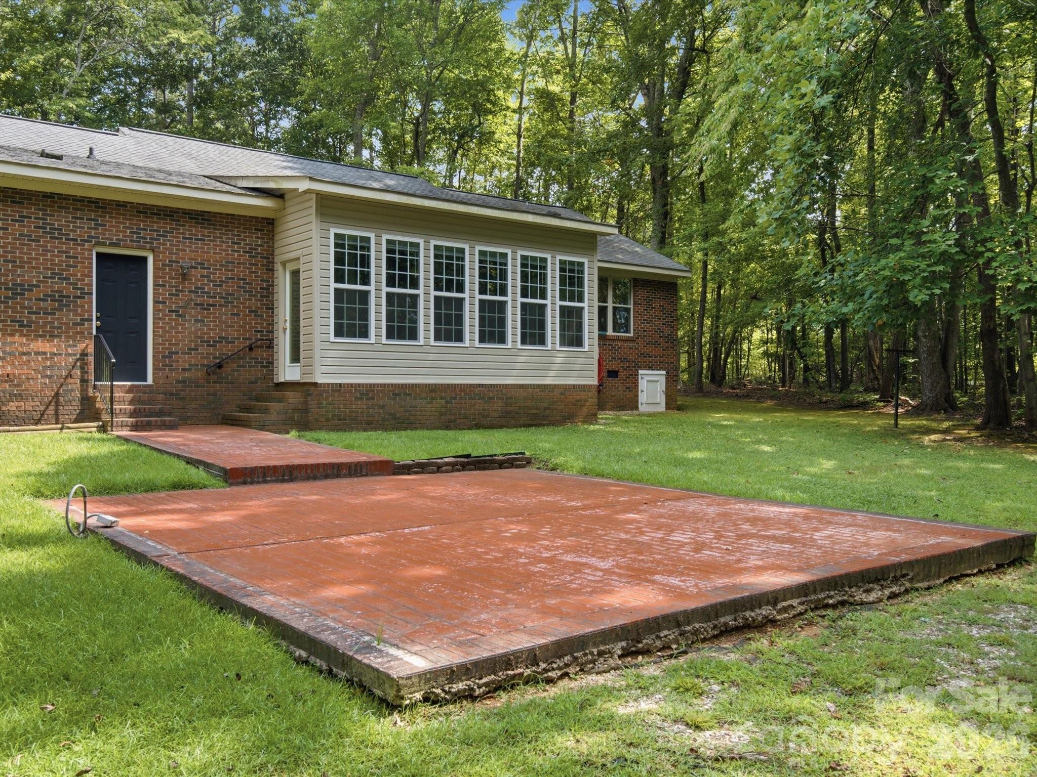 155 S Grandview Road — Clover