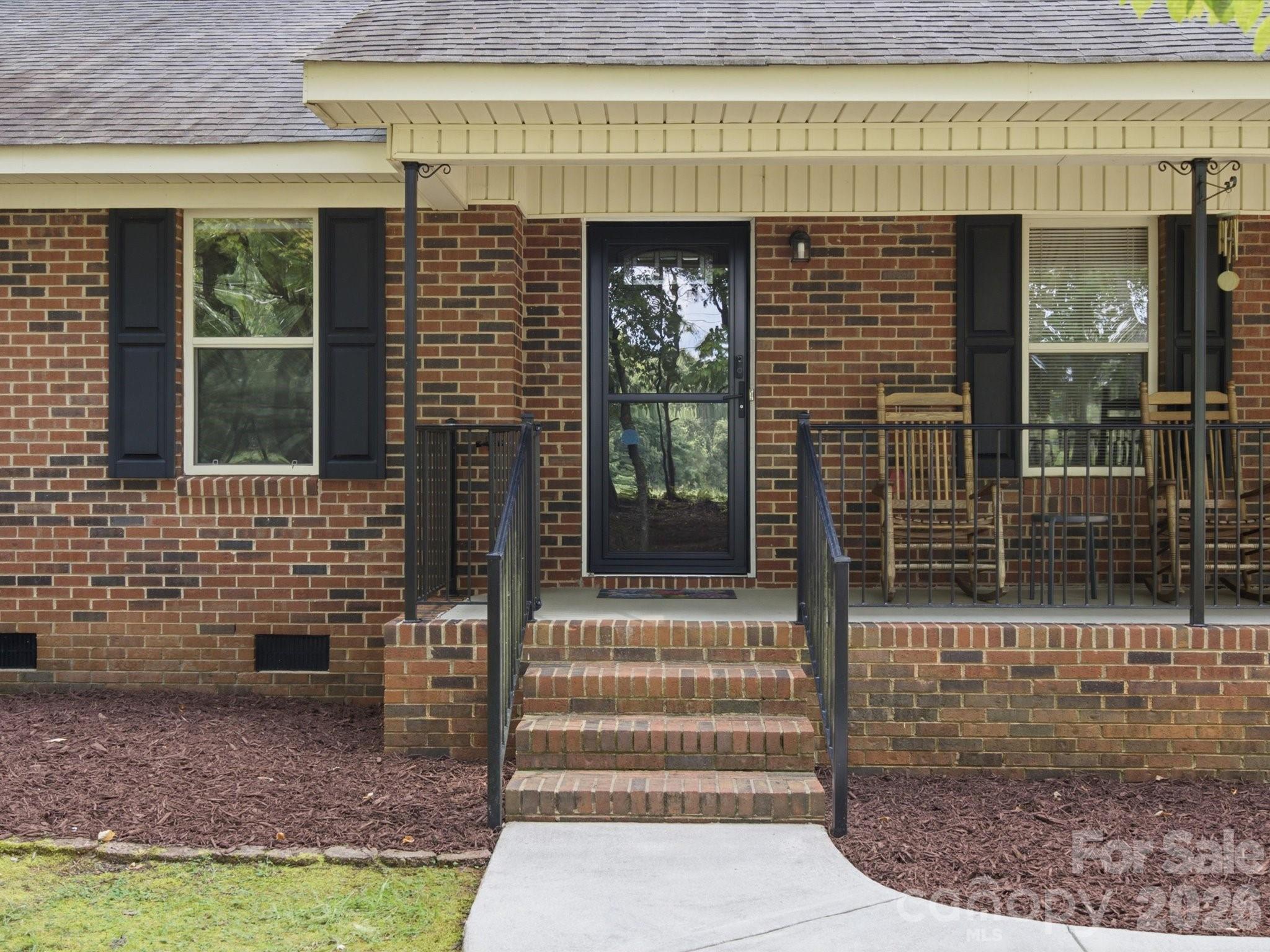 155 S Grandview Road — Clover