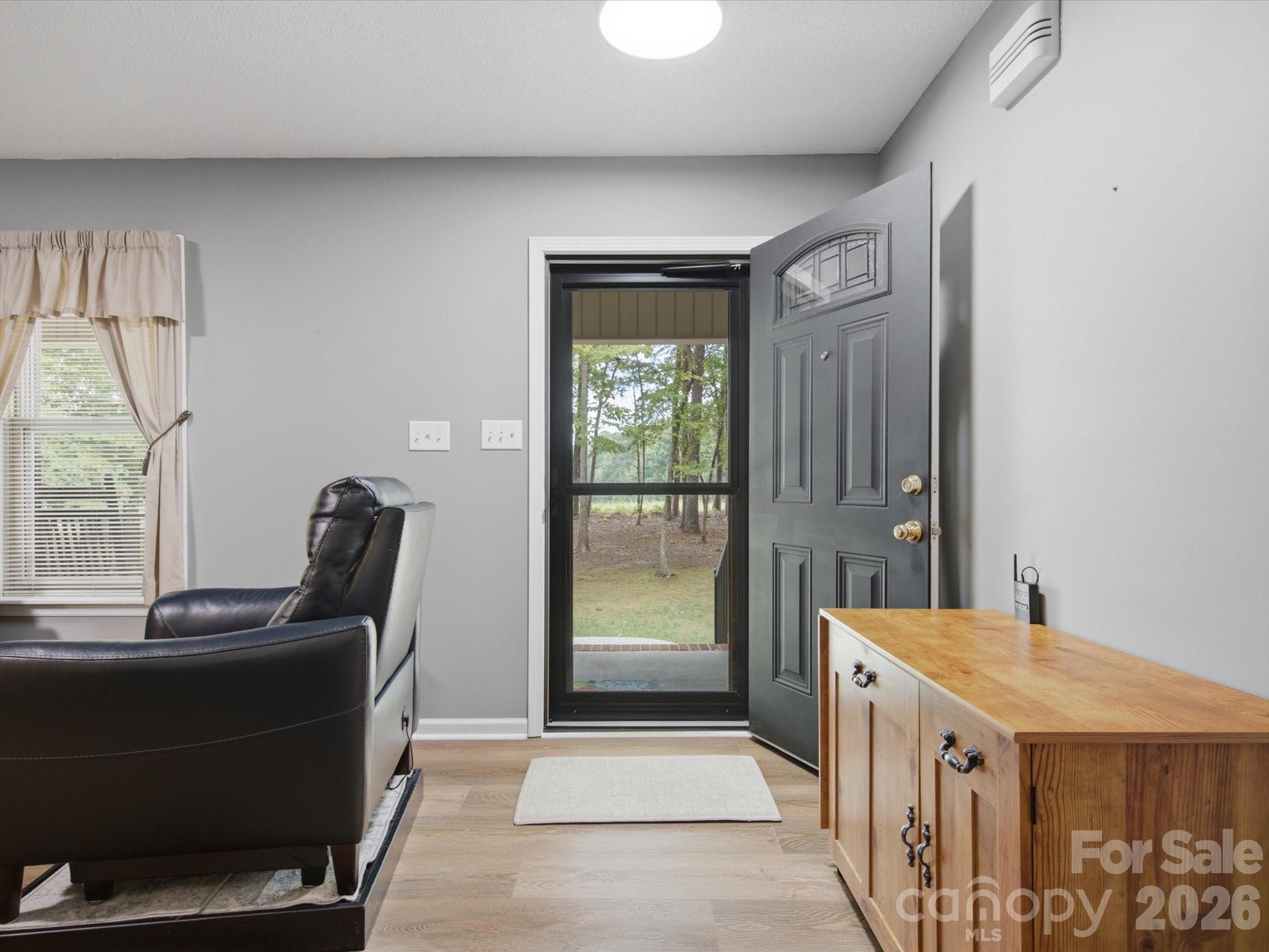 155 S Grandview Road — Clover