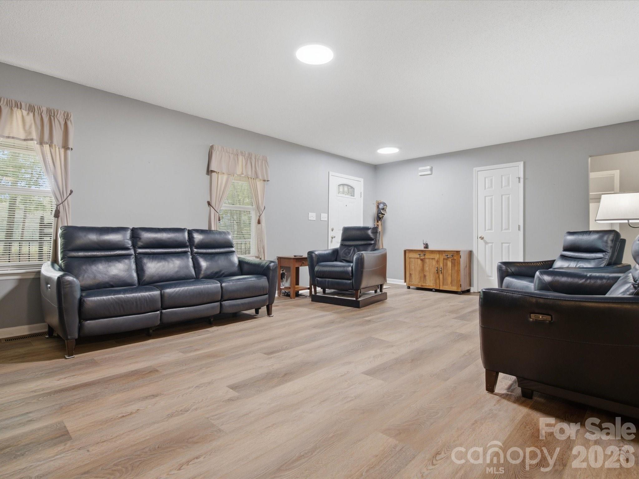 155 S Grandview Road — Clover