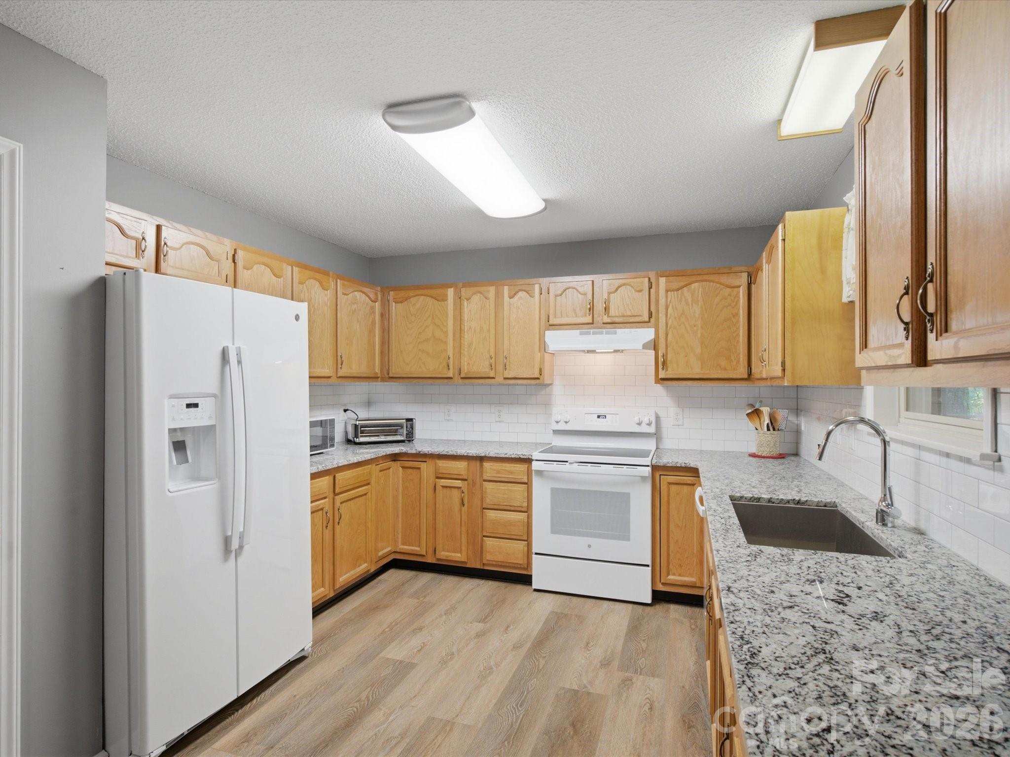 155 S Grandview Road — Clover