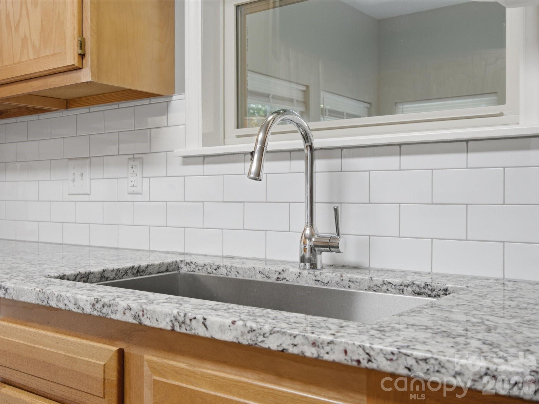 155 S Grandview Road — Clover
