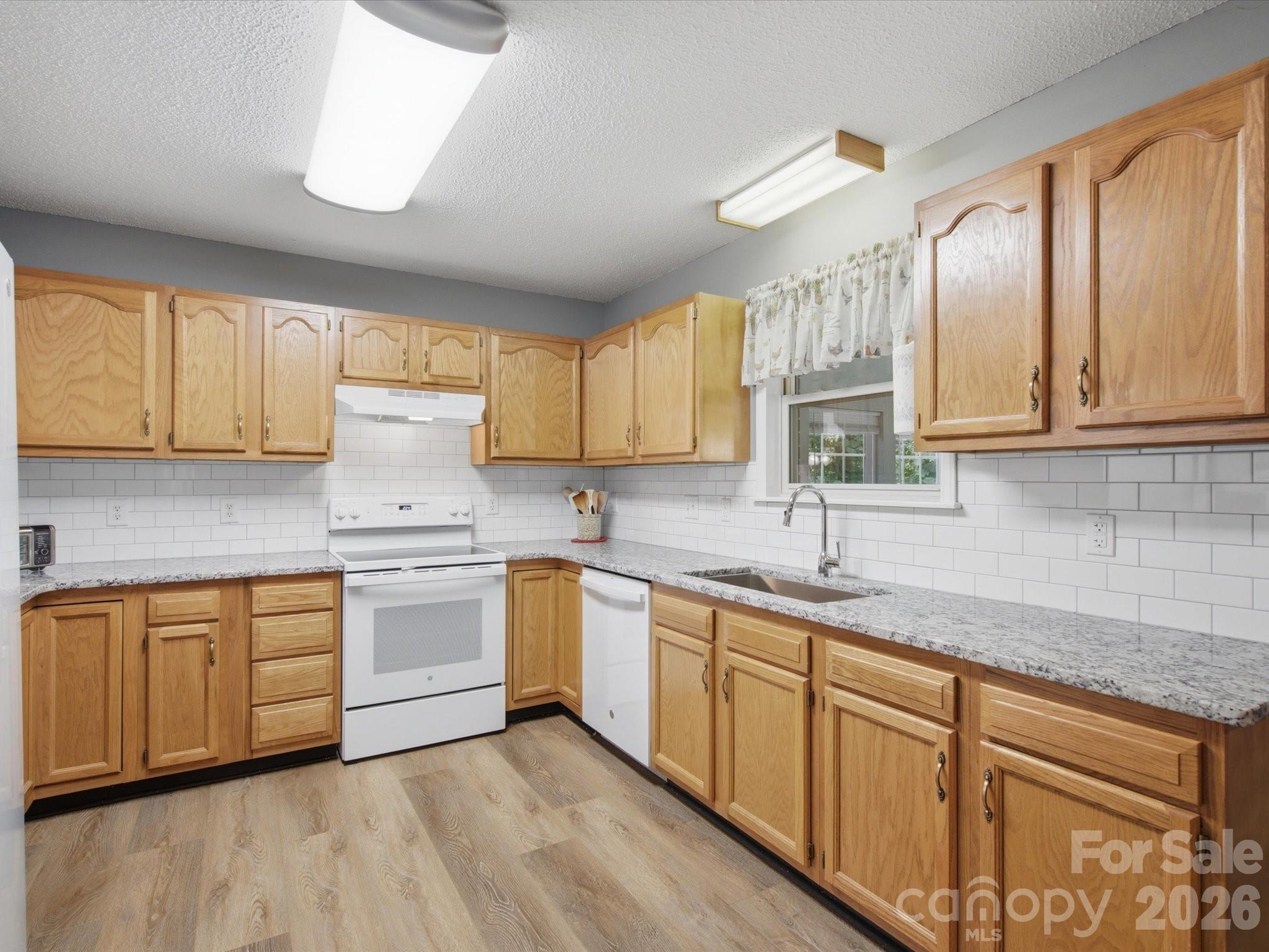 155 S Grandview Road — Clover