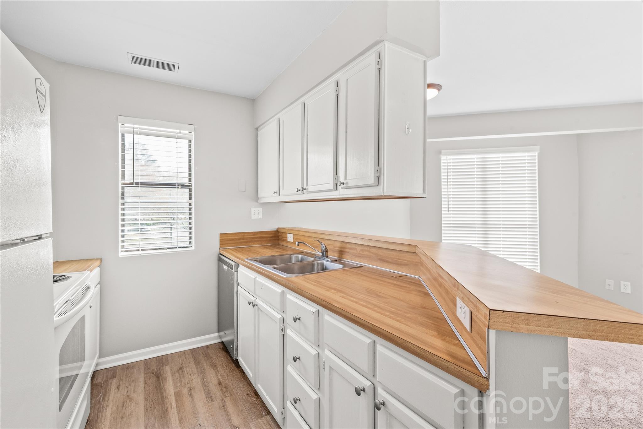 8155 Cedar Glen Drive — Charlotte