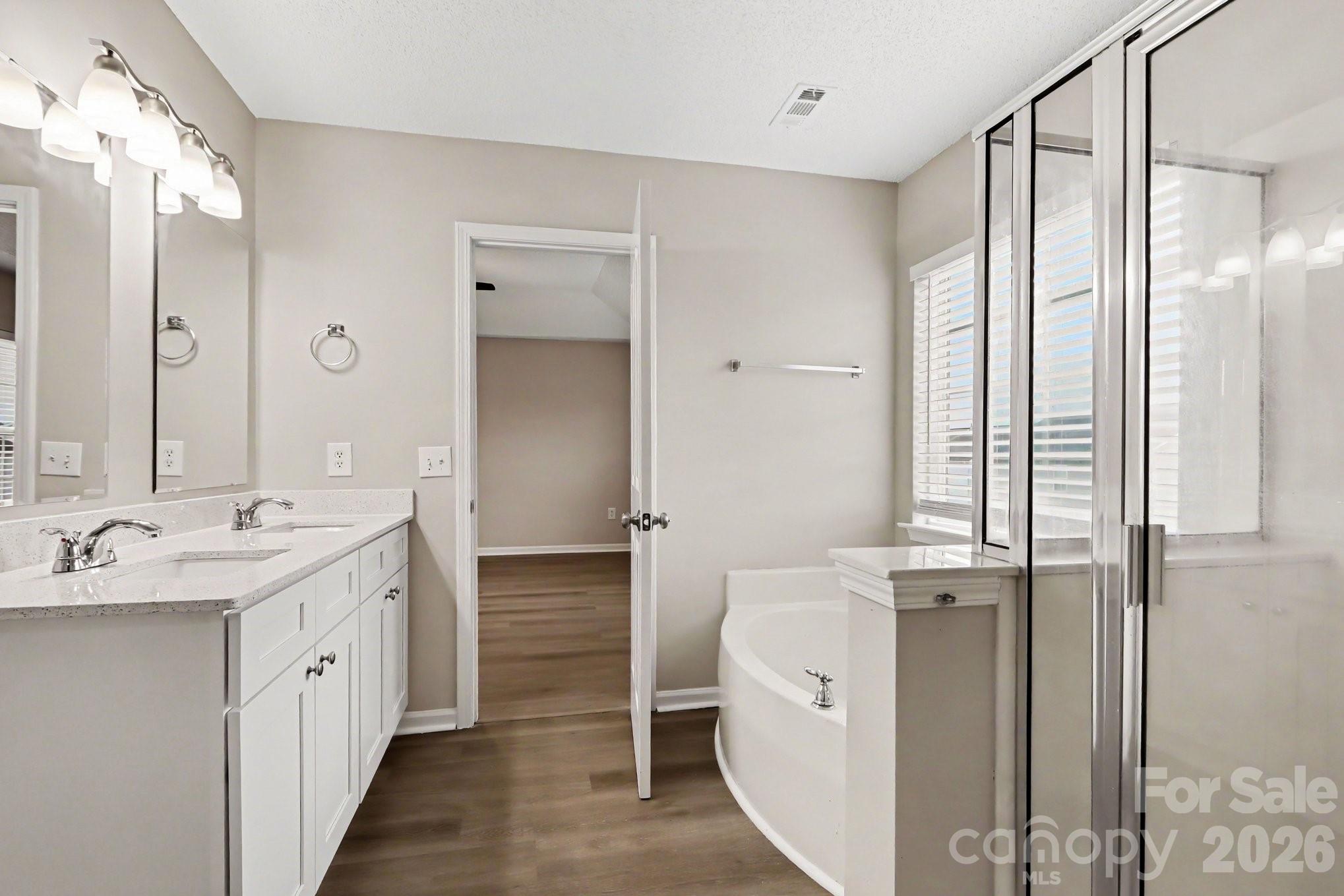 4022 Houldsworth Drive — Charlotte