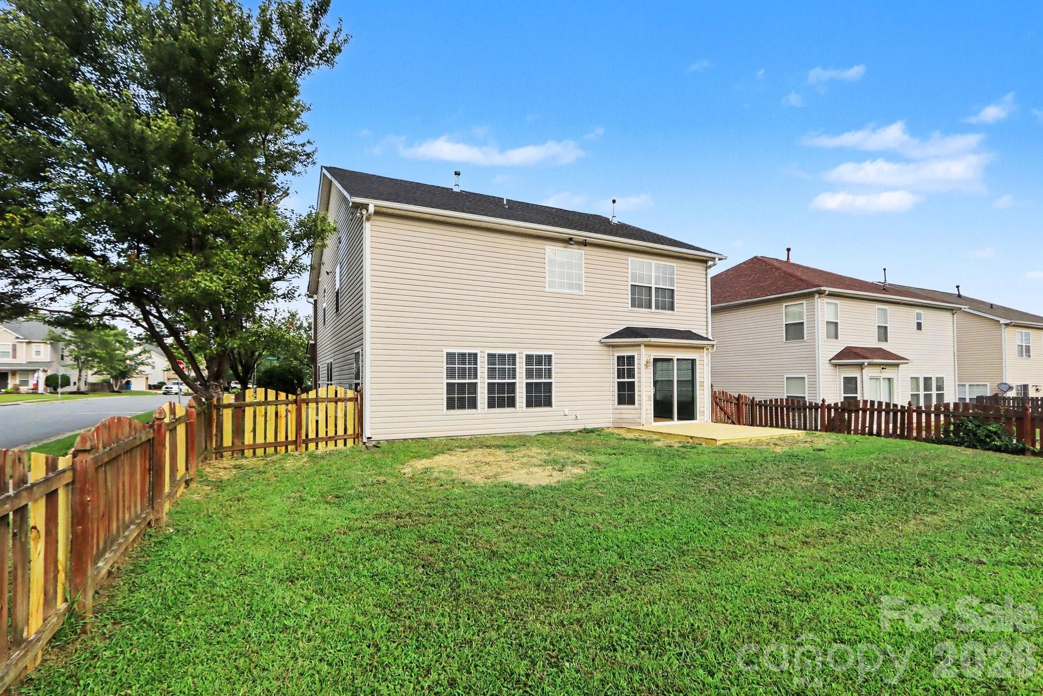 4022 Houldsworth Drive — Charlotte