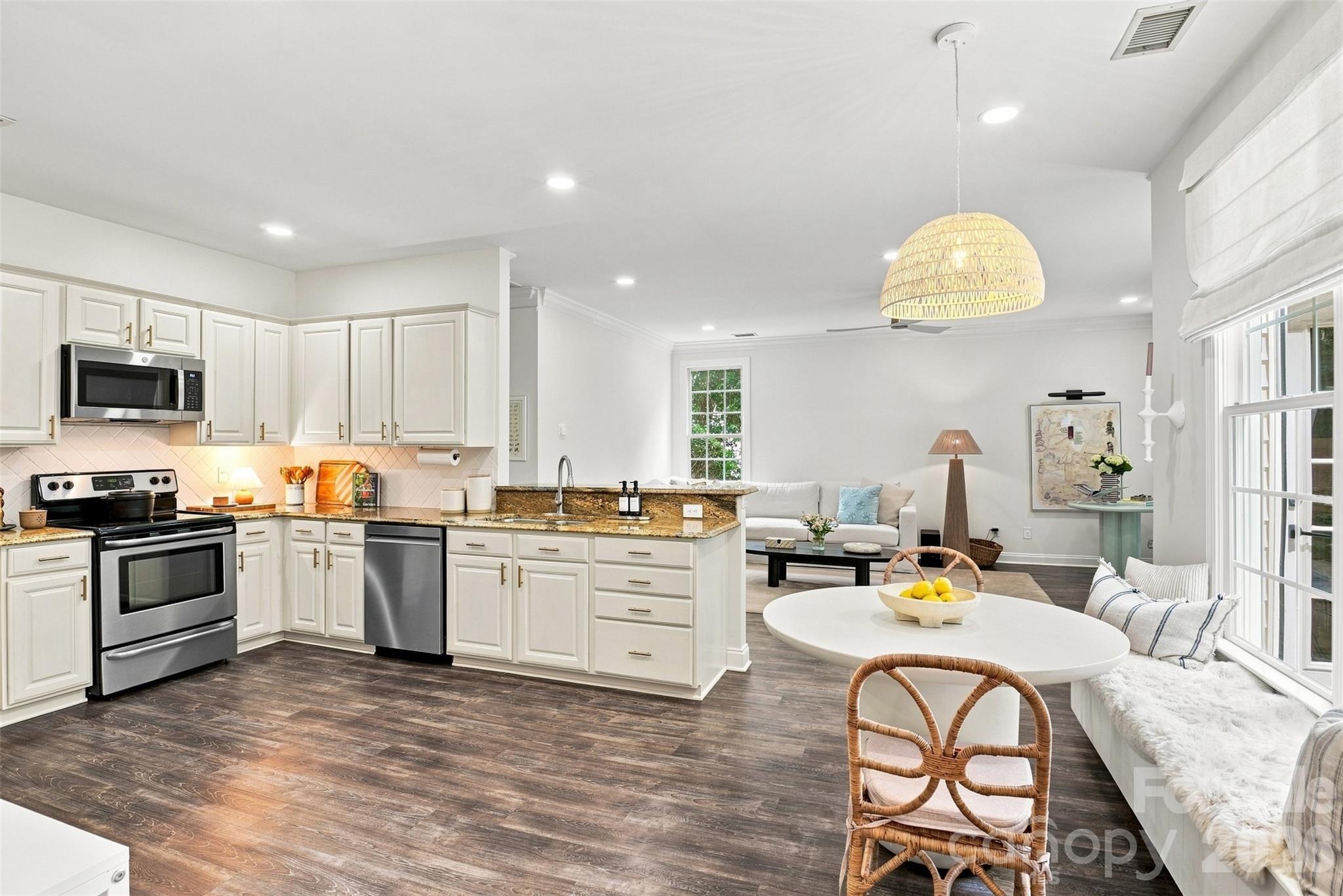 9434 Valley Road — Charlotte