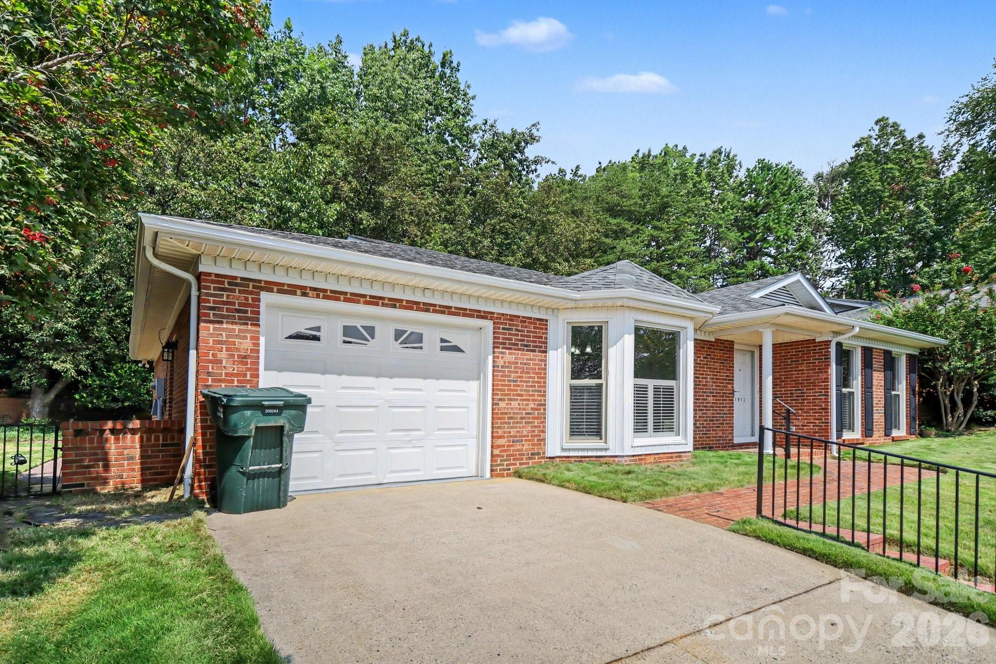 1912 Wexford Court — Gastonia